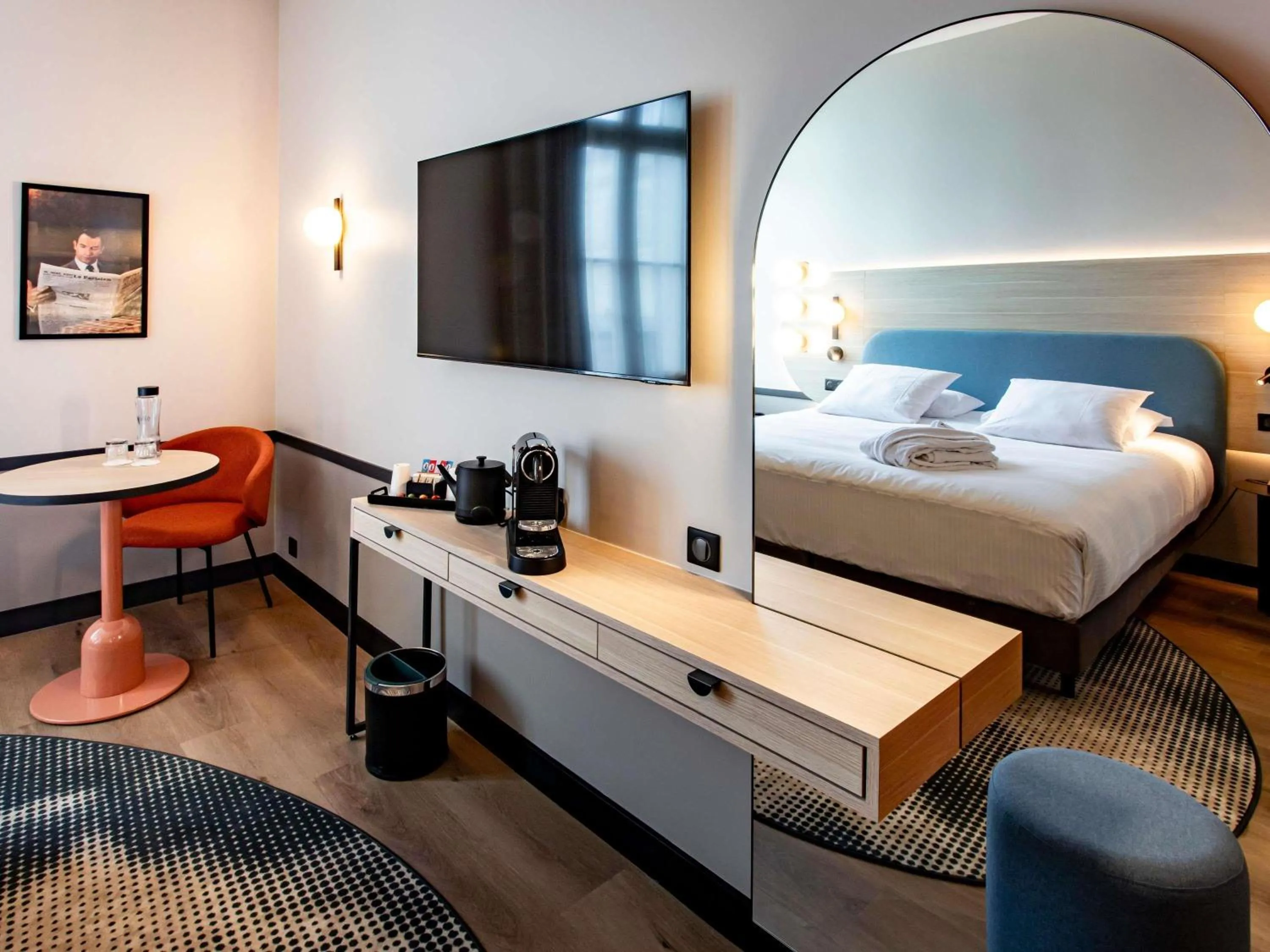 Bedroom, Bed in Mercure Angoulême Hôtel de France