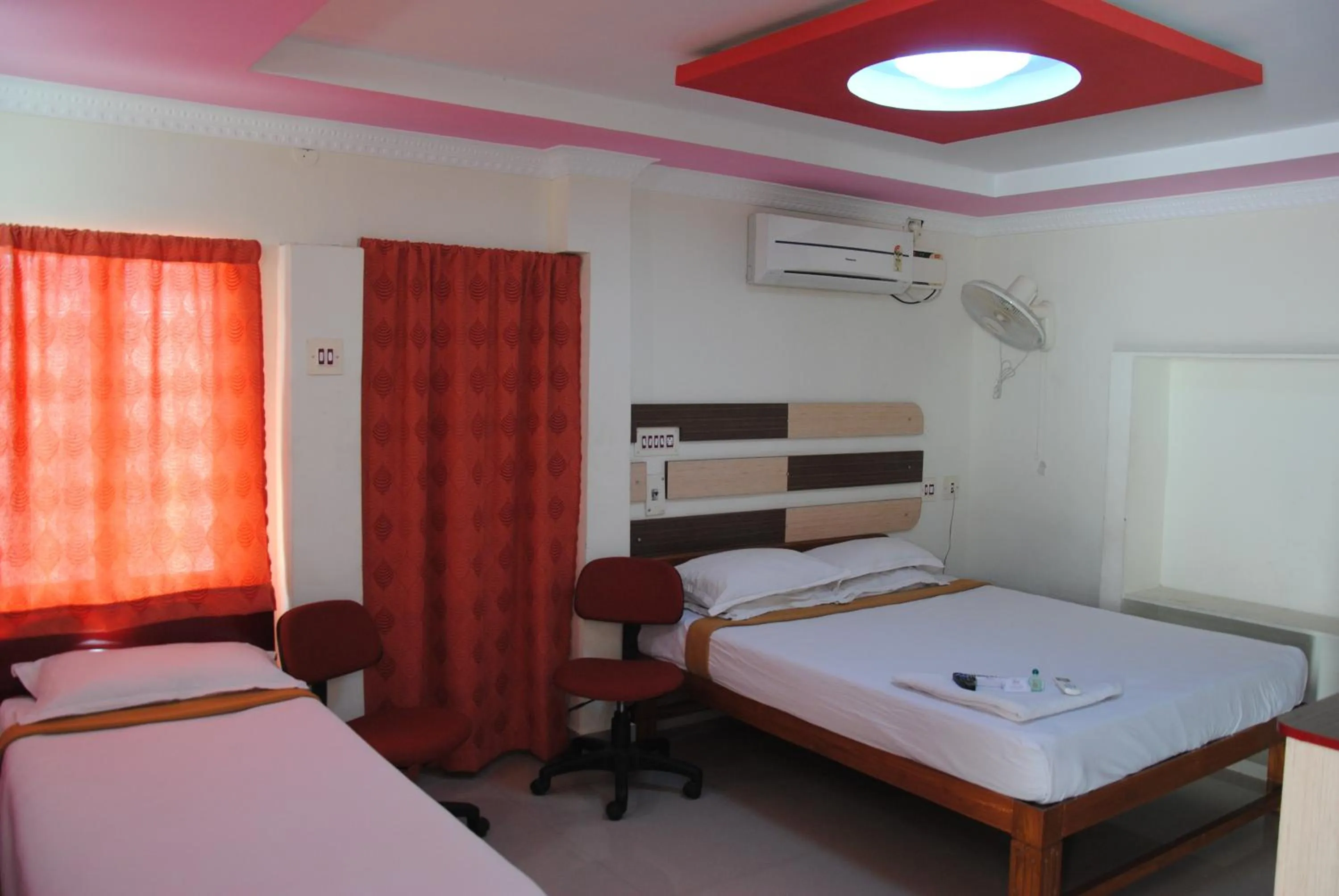Bedroom, Bed in Just Guest House, Chennai Airport