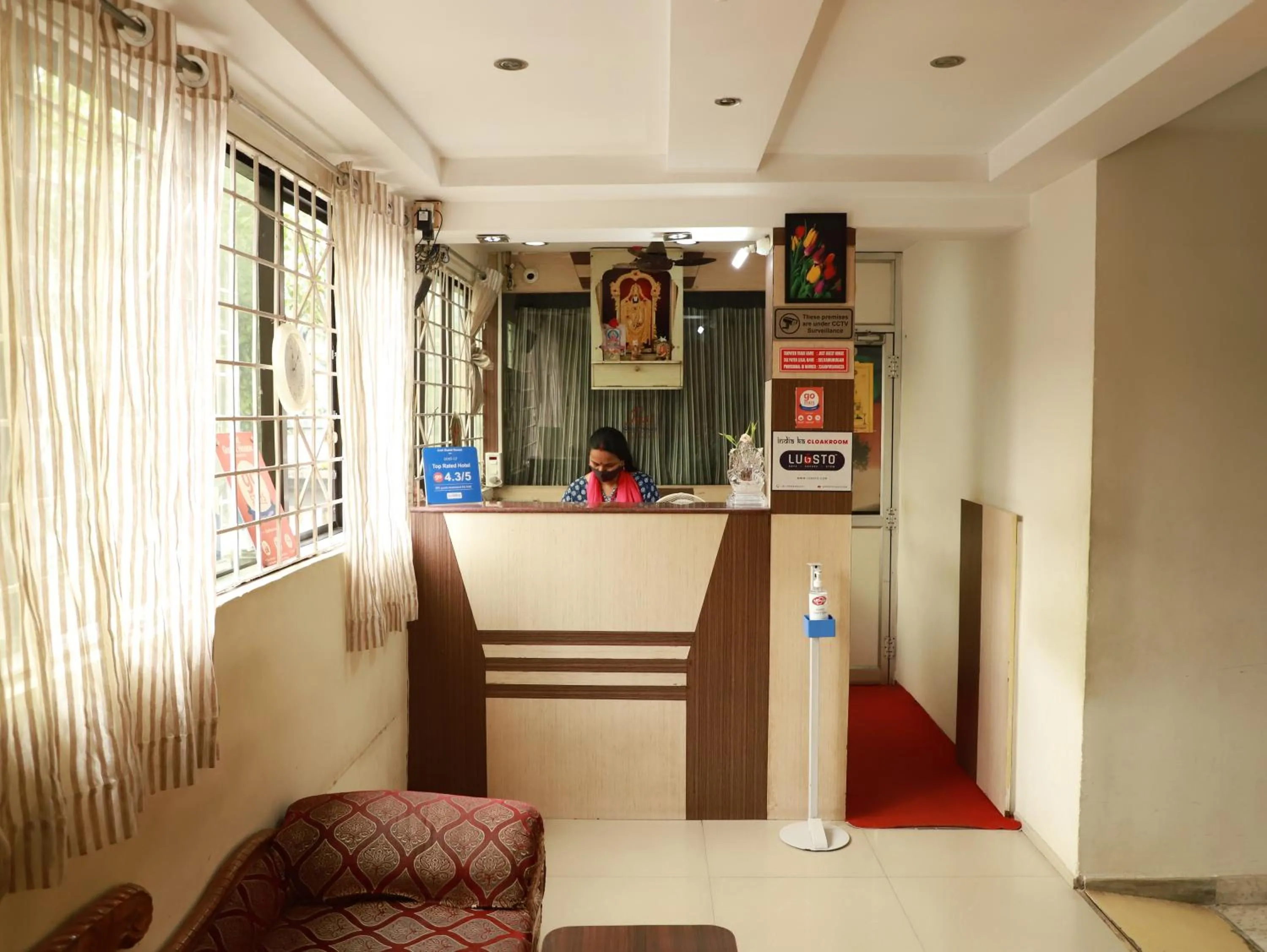 Staff in Just Guest House, Chennai Airport