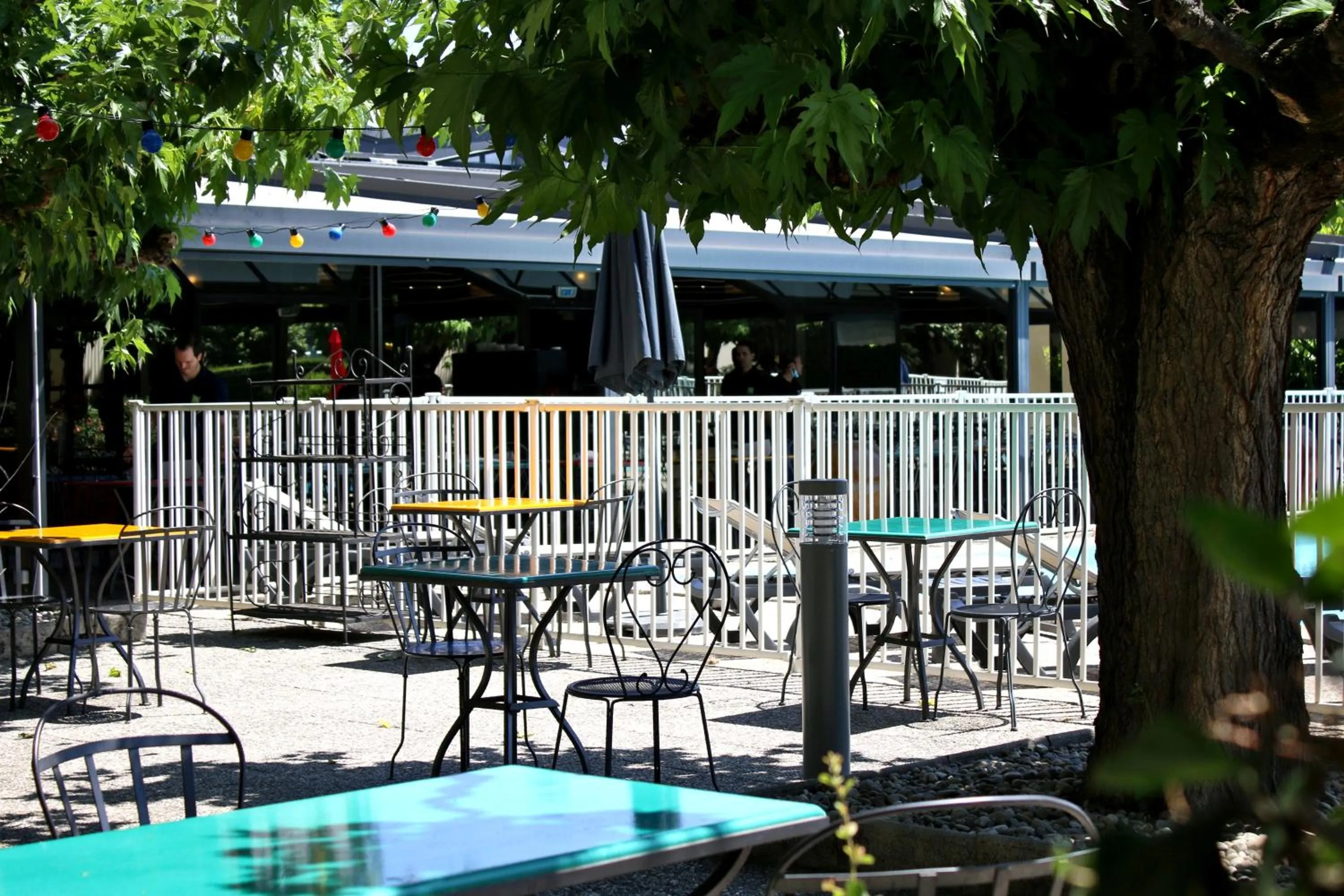 Patio in ibis Styles Avignon Sud