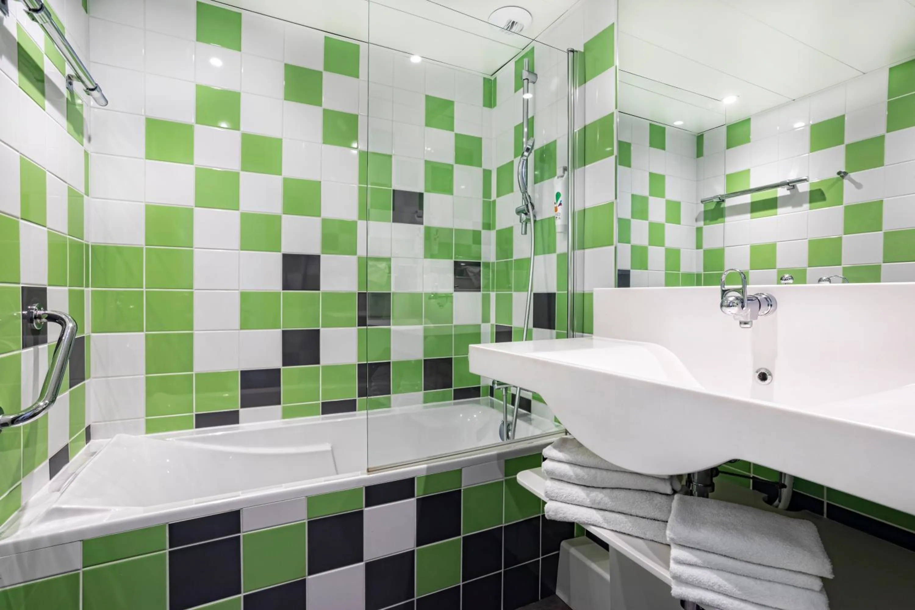 Bedroom in ibis Styles Avignon Sud