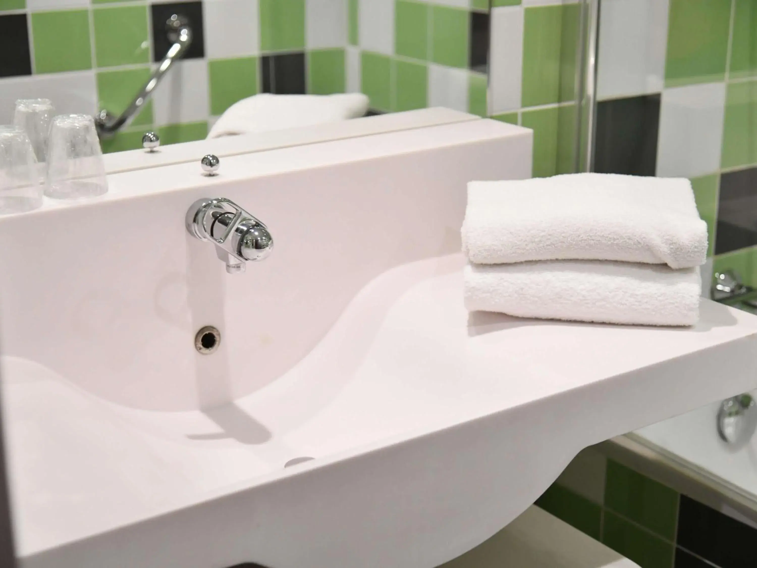 Standard Twin Room with Sofa in ibis Styles Avignon Sud Standard Twin Room with Sofa in ibis Styles Avignon Sud