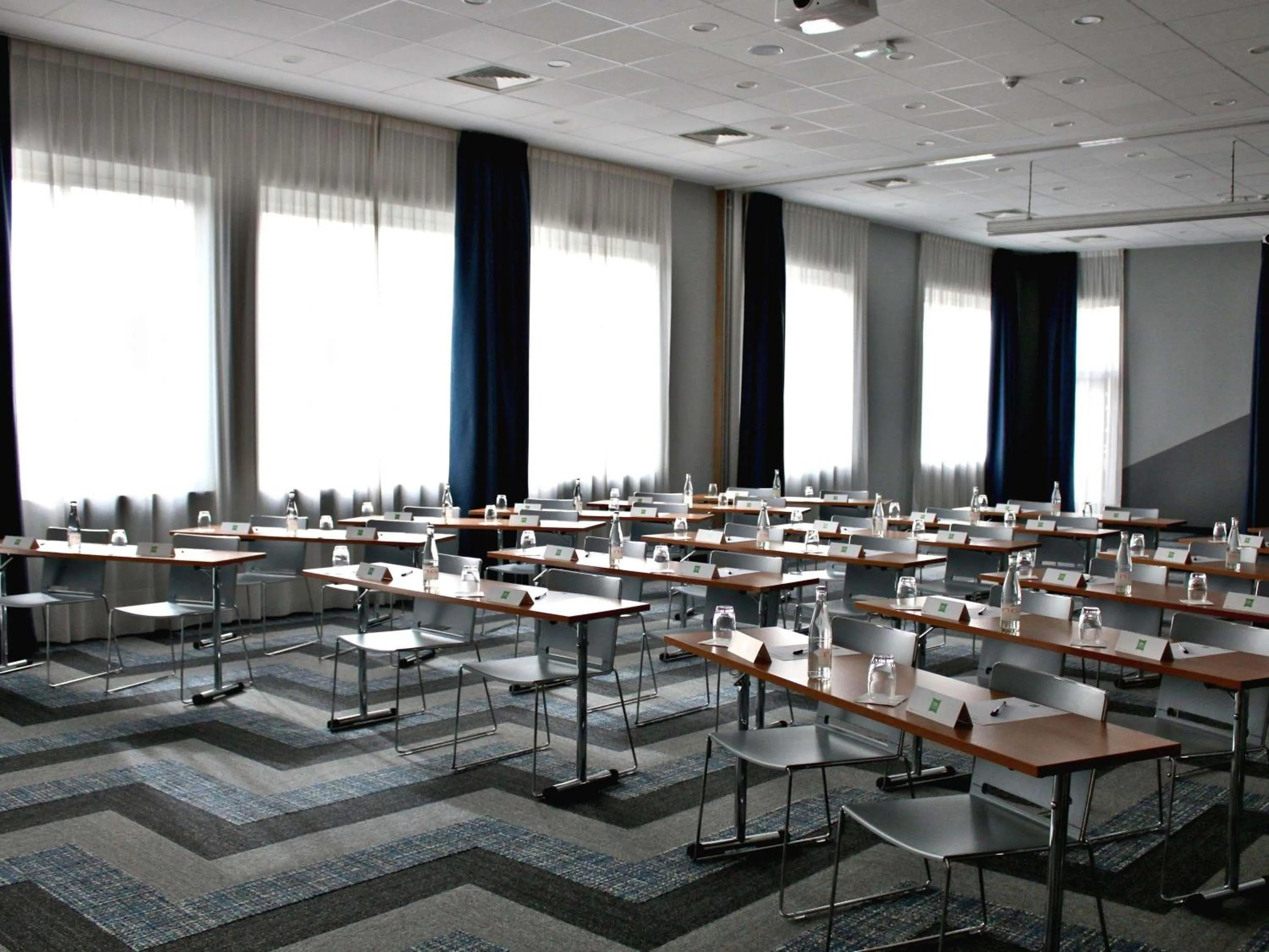 Meeting/conference room in ibis Styles Avignon Sud