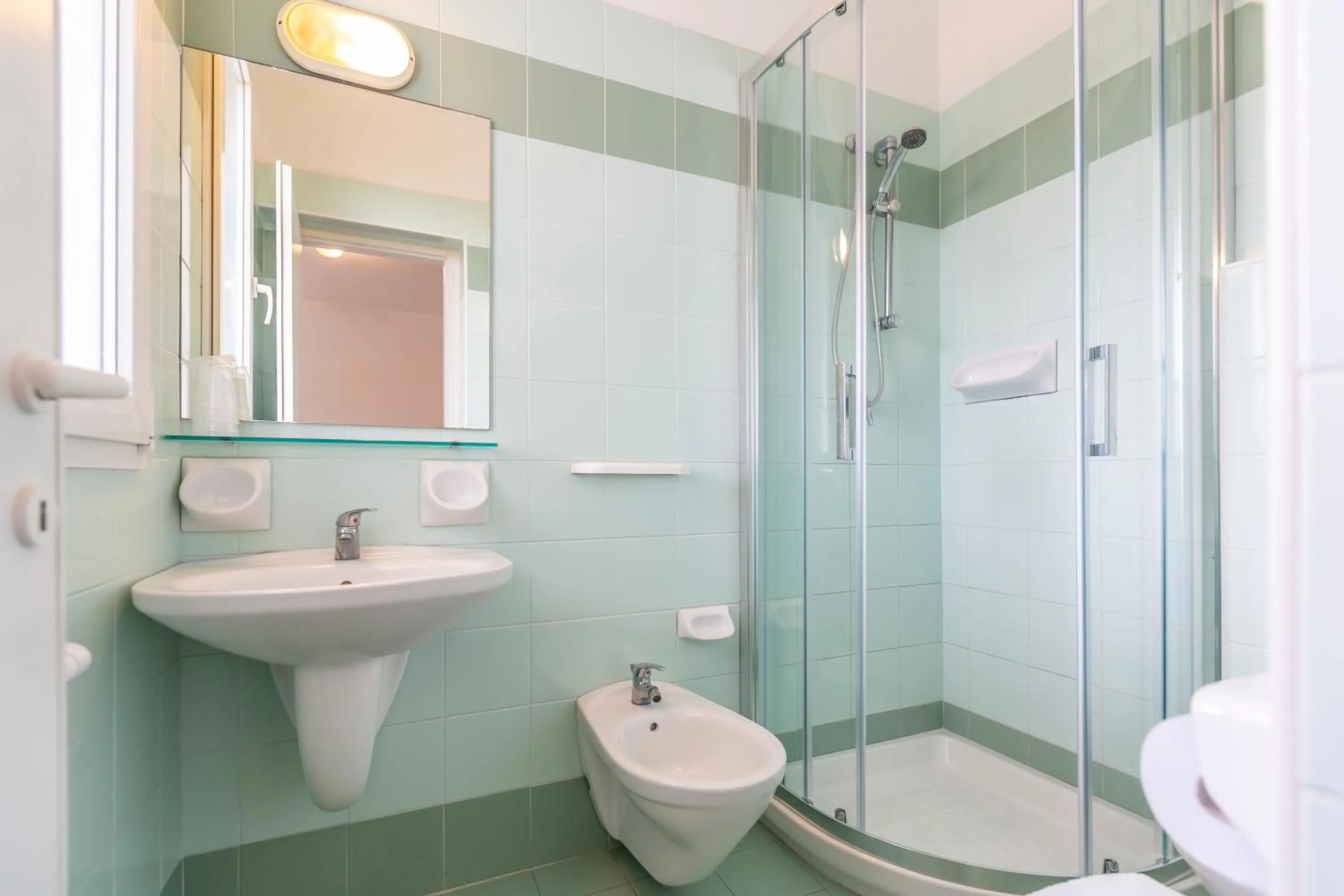 Shower in Hotel Luana