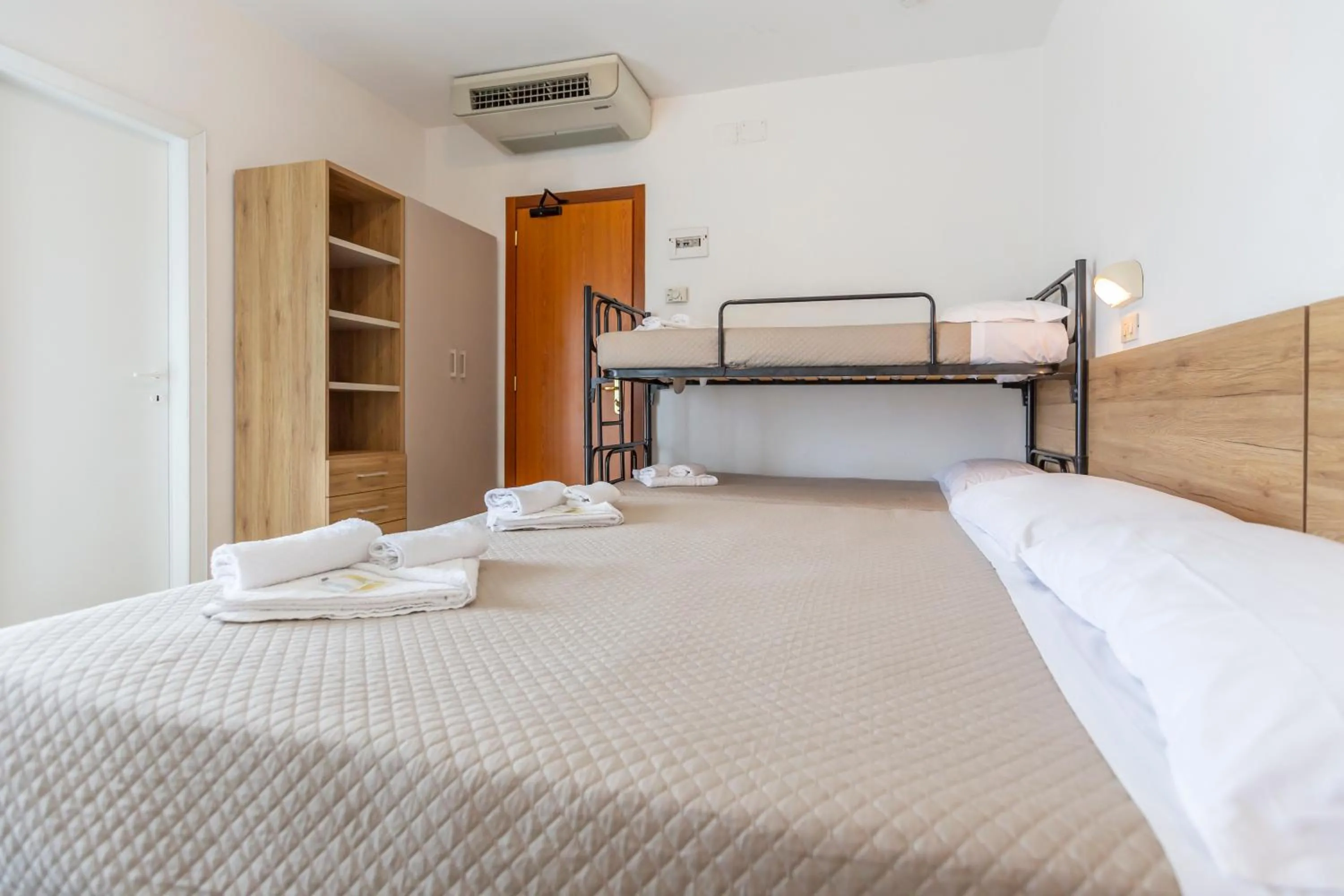 Bedroom, Bed in Hotel Luana