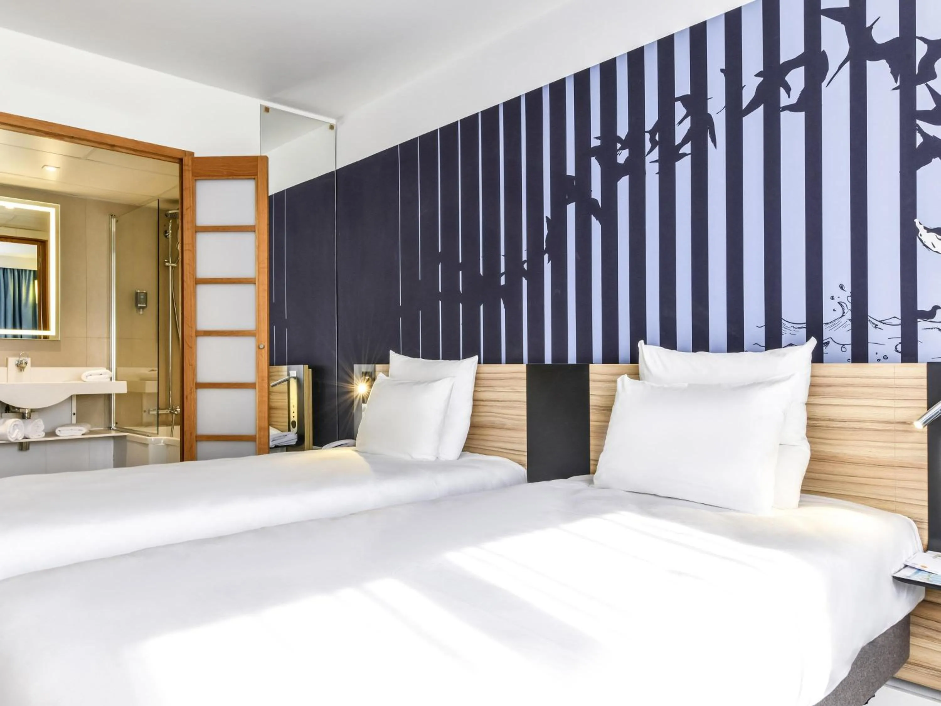 Bedroom, Bed in Novotel La Rochelle Centre