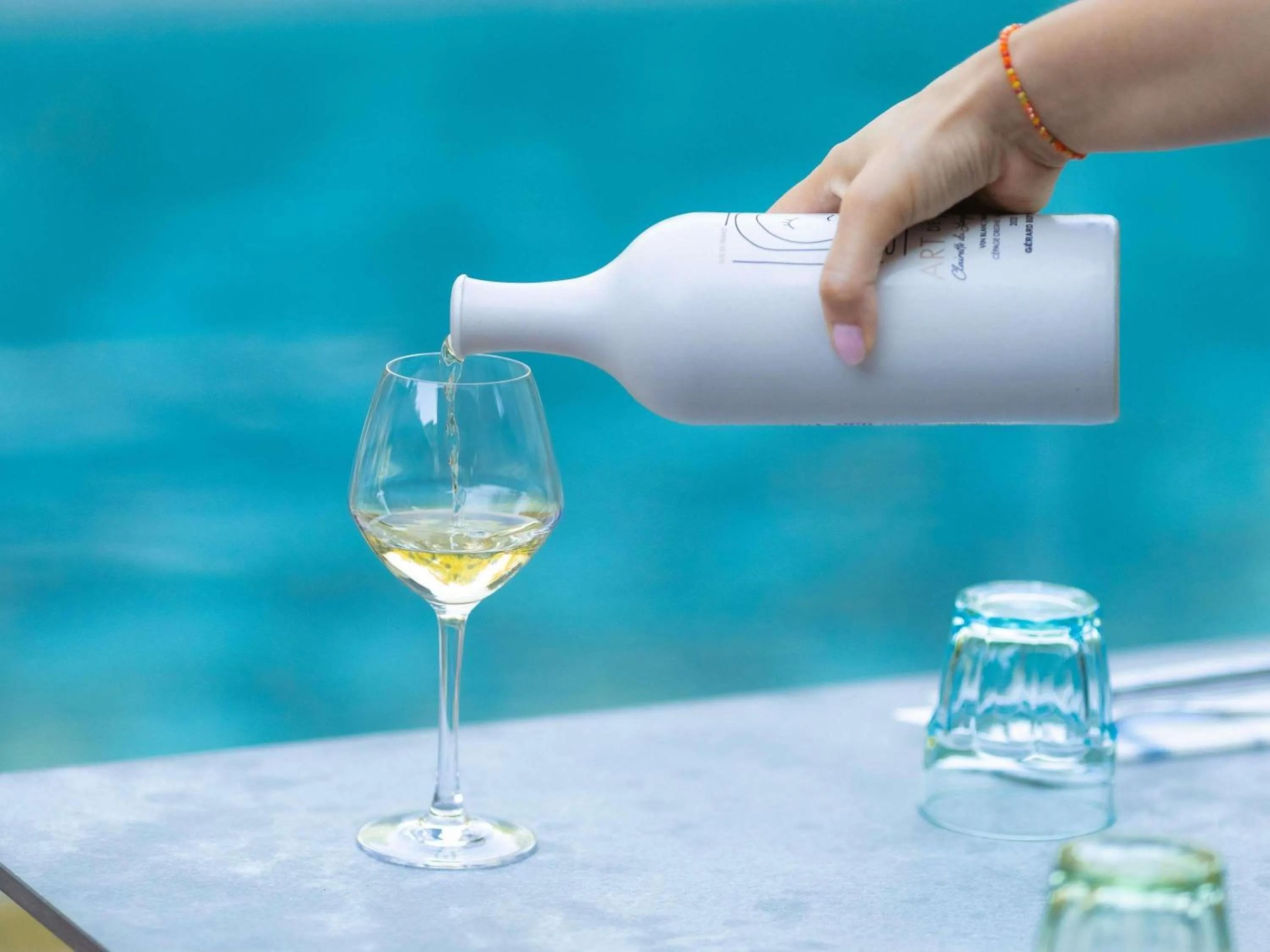 Lounge or bar in Novotel La Rochelle Centre