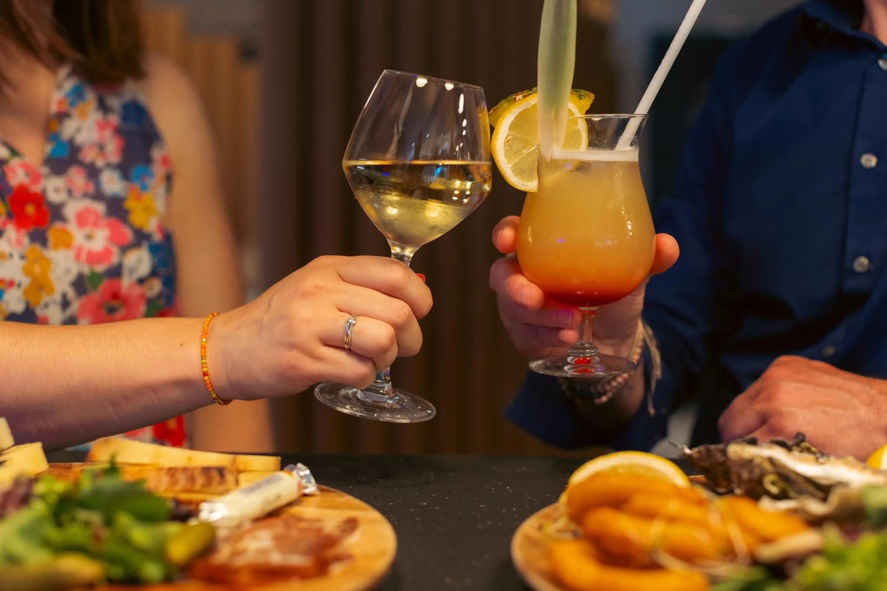 Lounge or bar in Novotel La Rochelle Centre