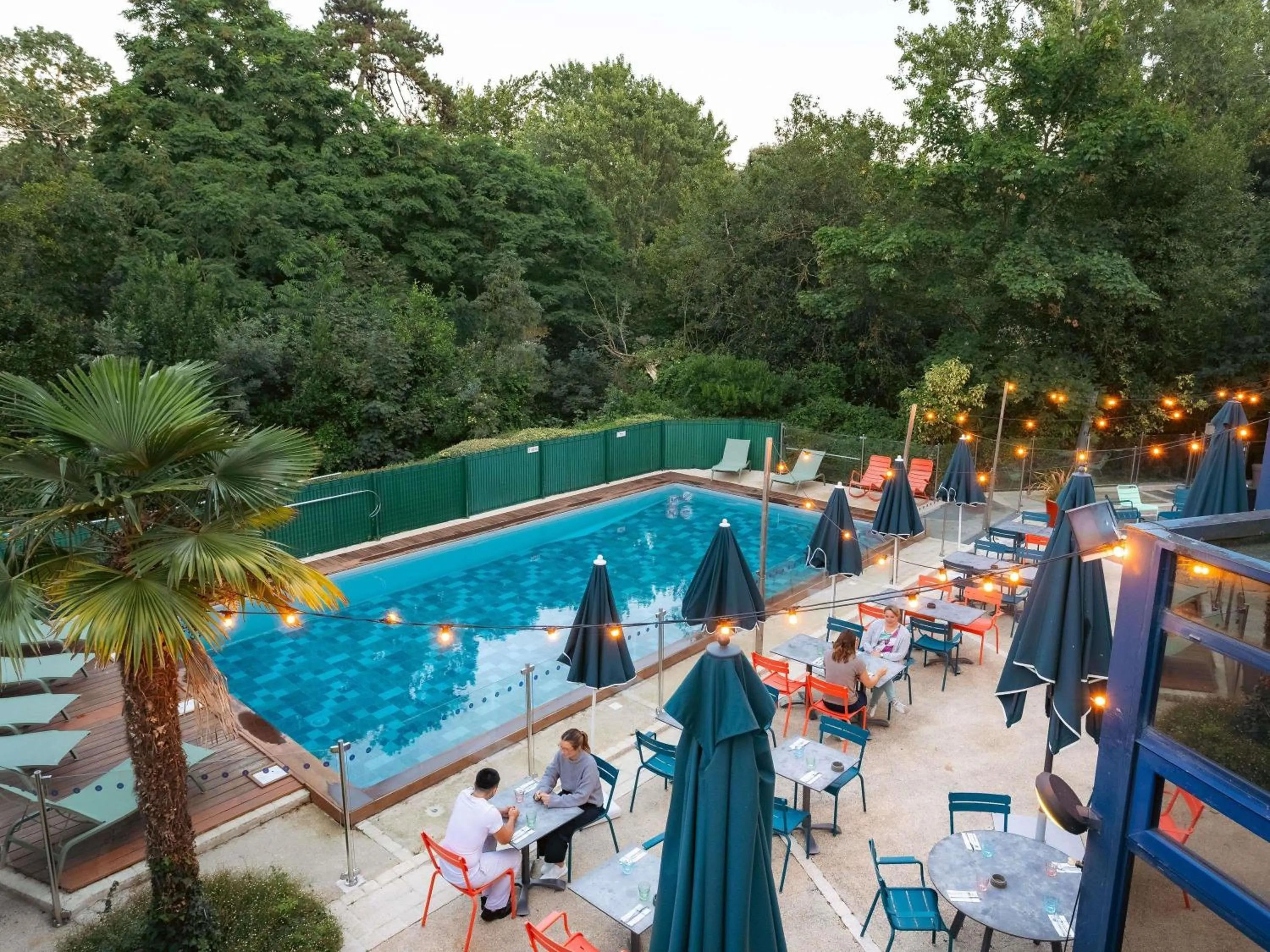 Lounge or bar in Novotel La Rochelle Centre