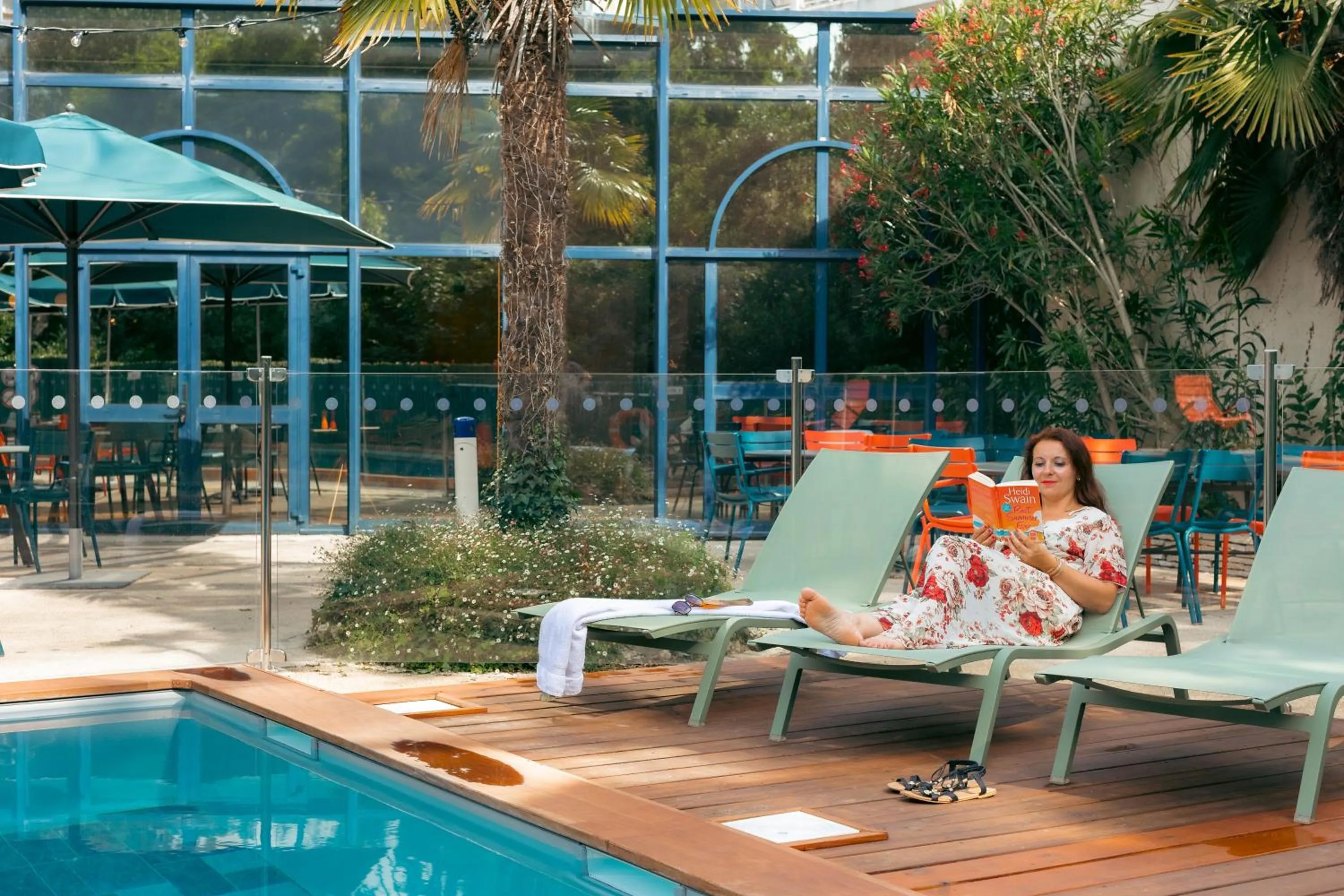 Swimming pool in Novotel La Rochelle Centre