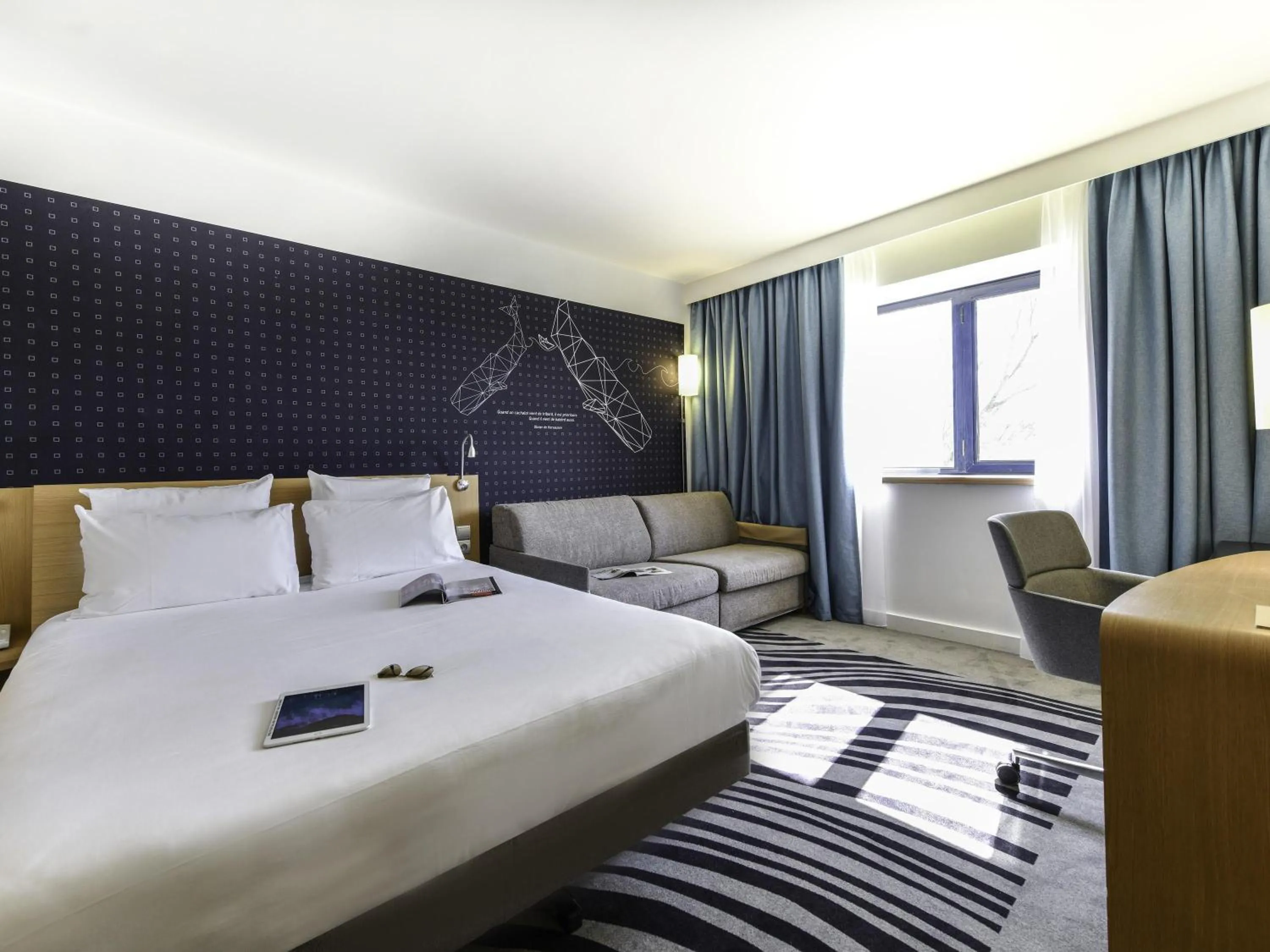 Bedroom, Bed in Novotel La Rochelle Centre