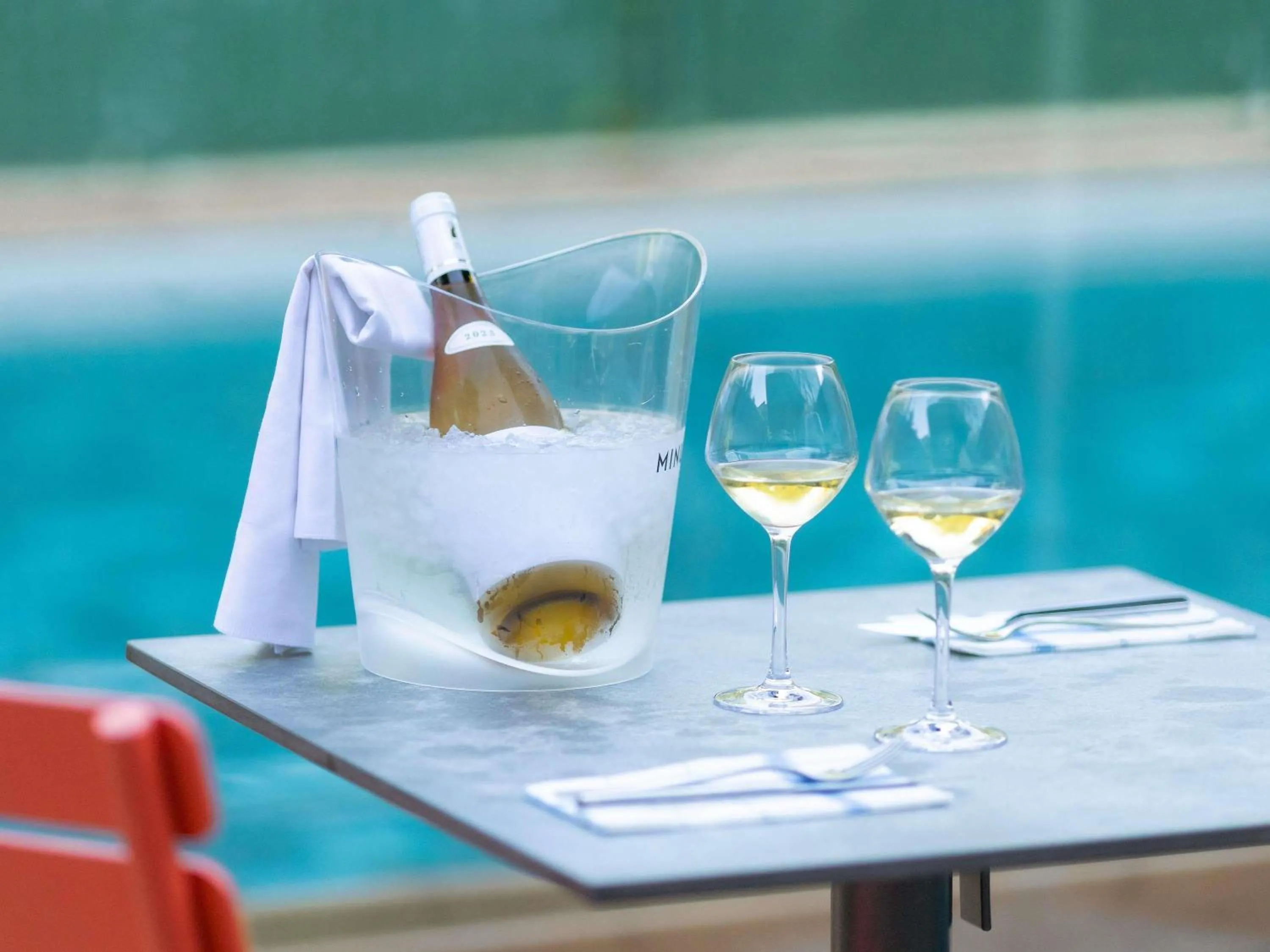 Lounge or bar in Novotel La Rochelle Centre