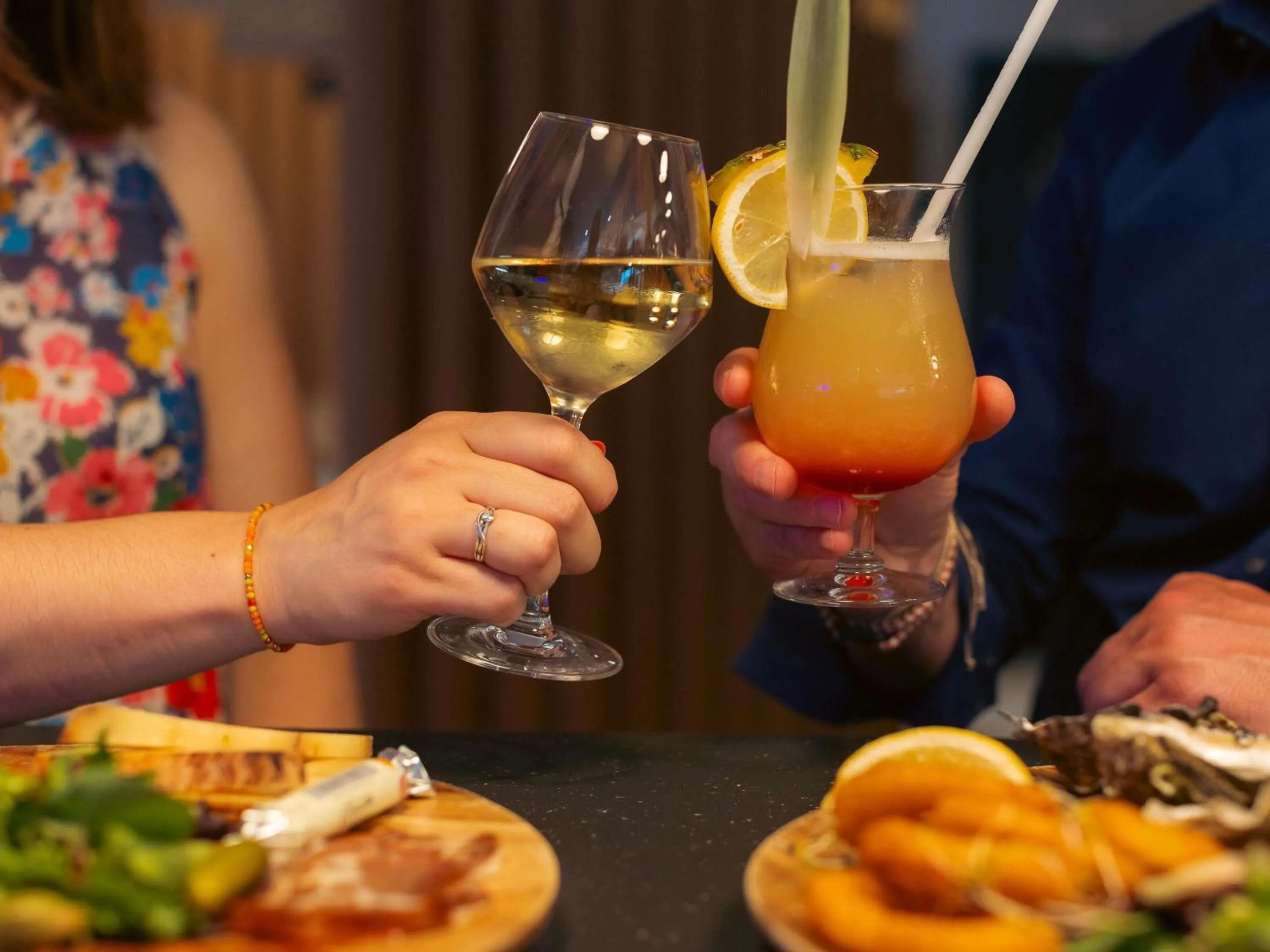 Lounge or bar in Novotel La Rochelle Centre