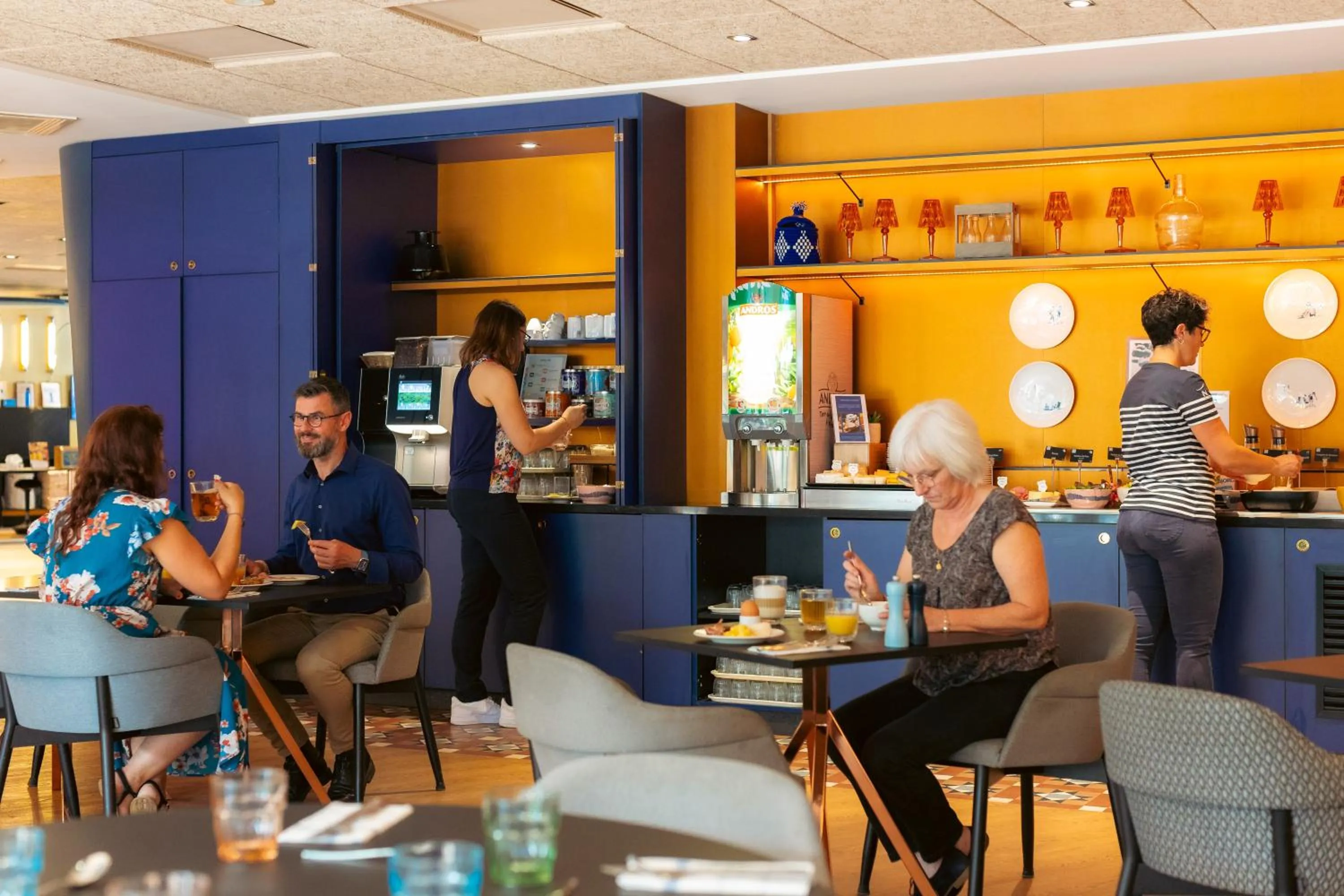 Restaurant/places to eat in Novotel La Rochelle Centre