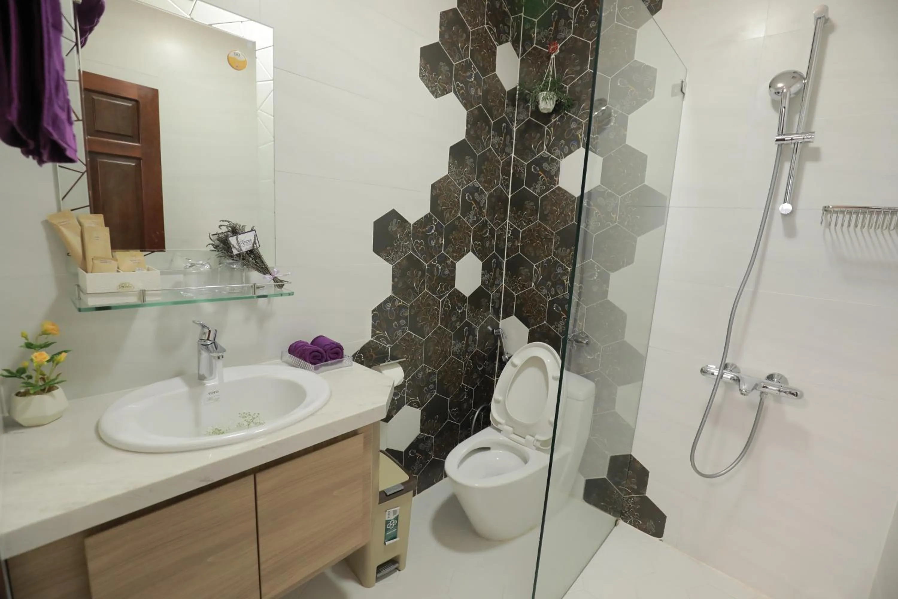 Shower in Sweet Lavender Hotel