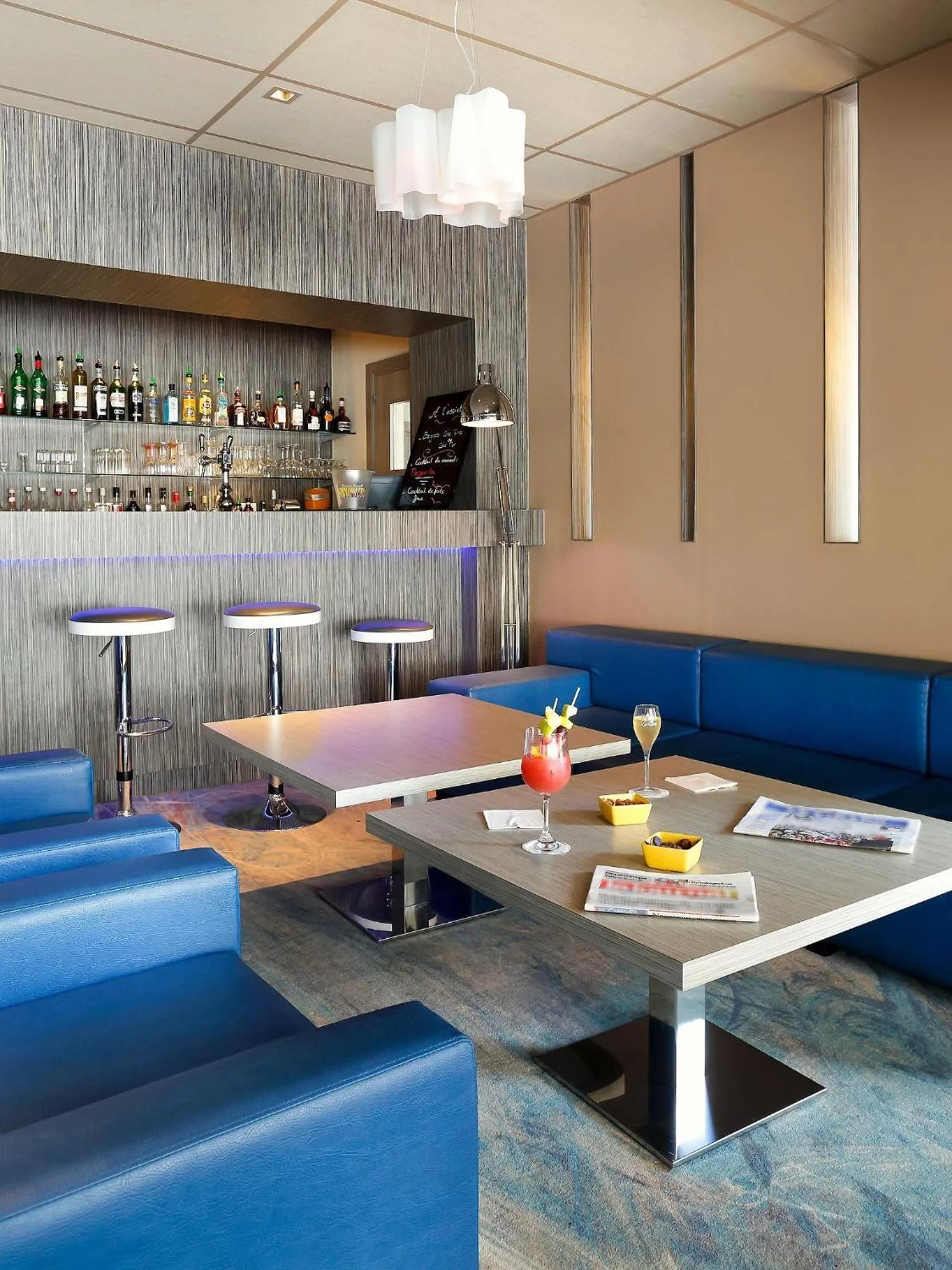 Lounge or bar in Mercure Brive