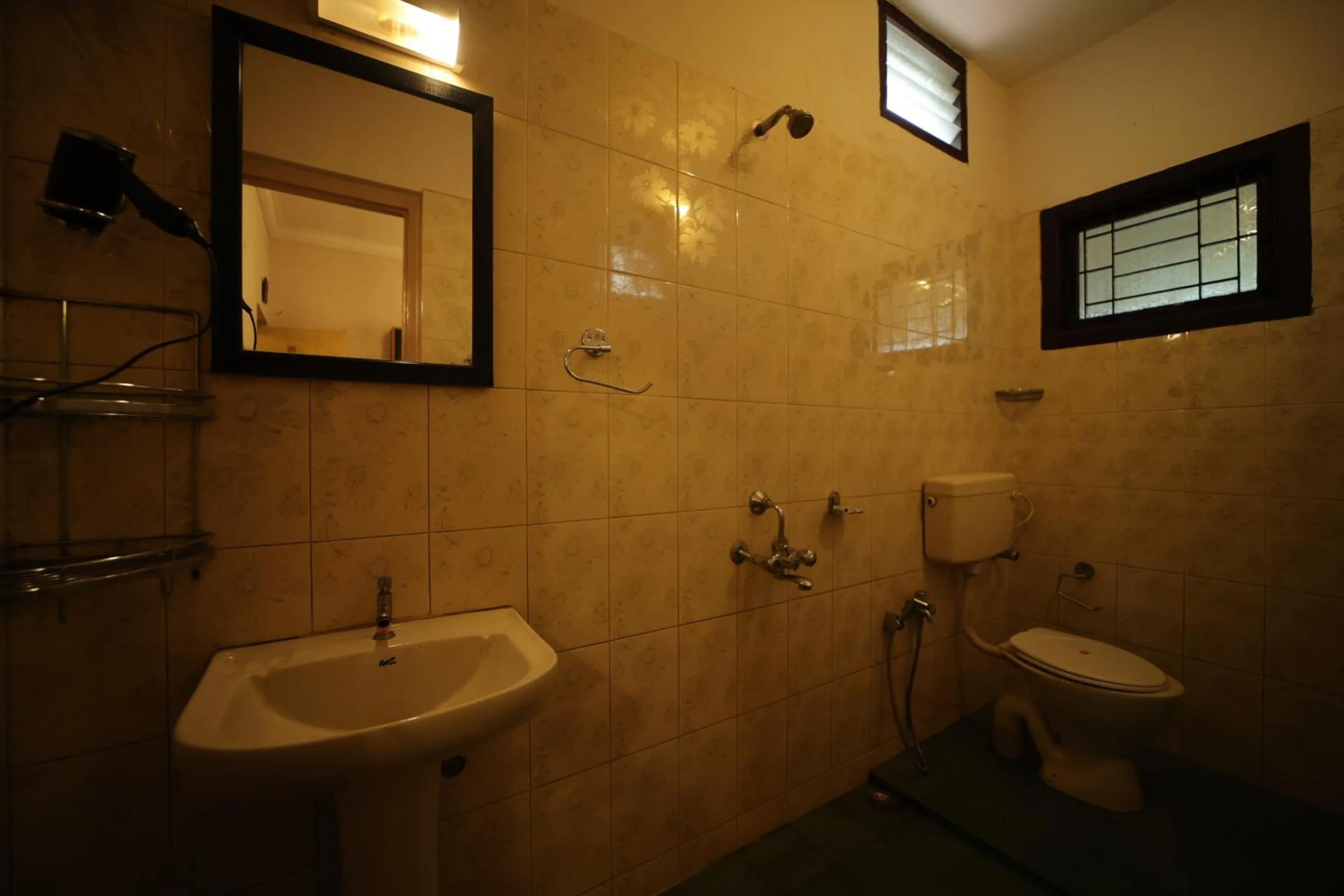 Property building in Pine Borough Inn