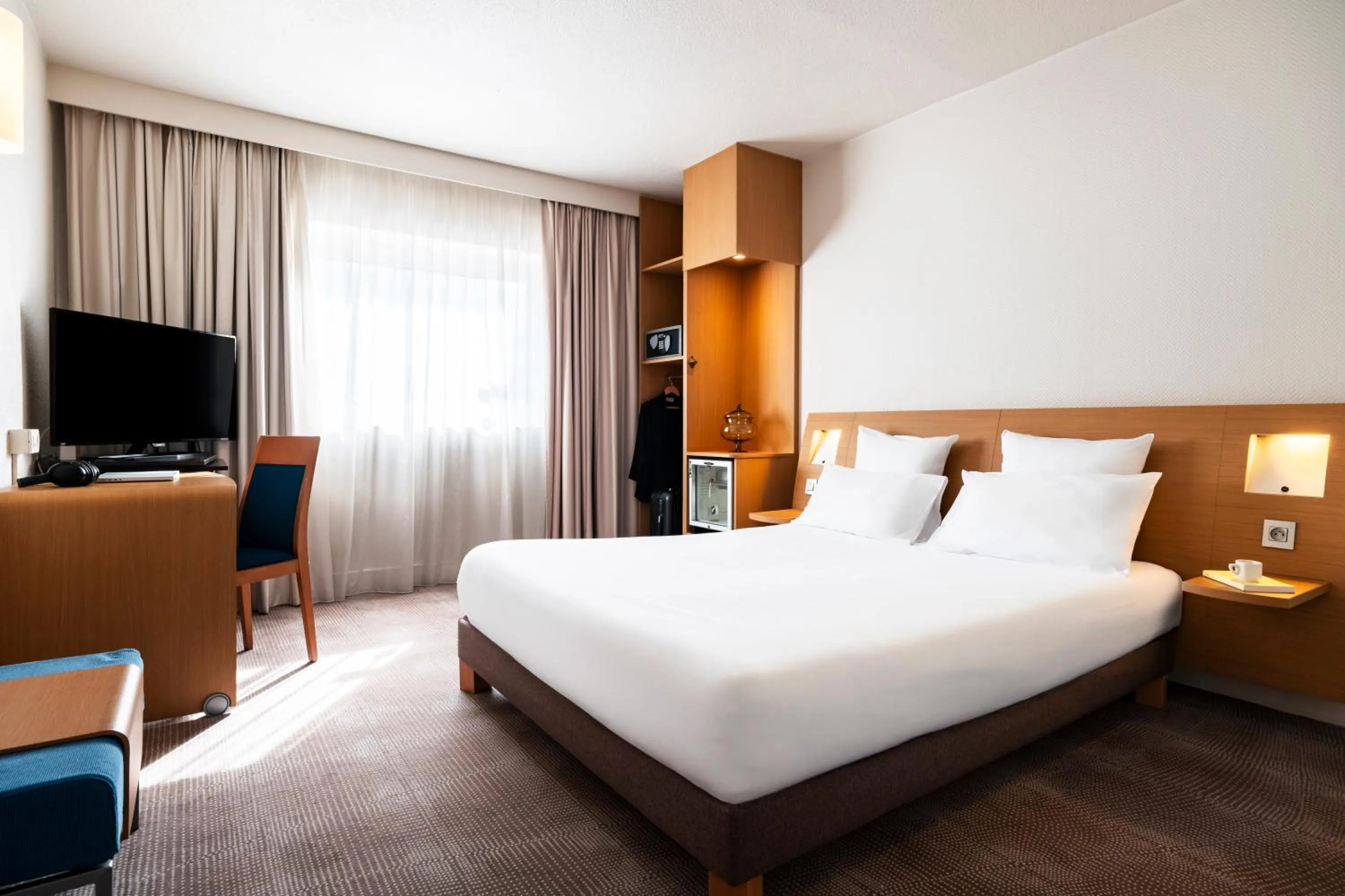 Bed in Novotel Belfort Centre Atria