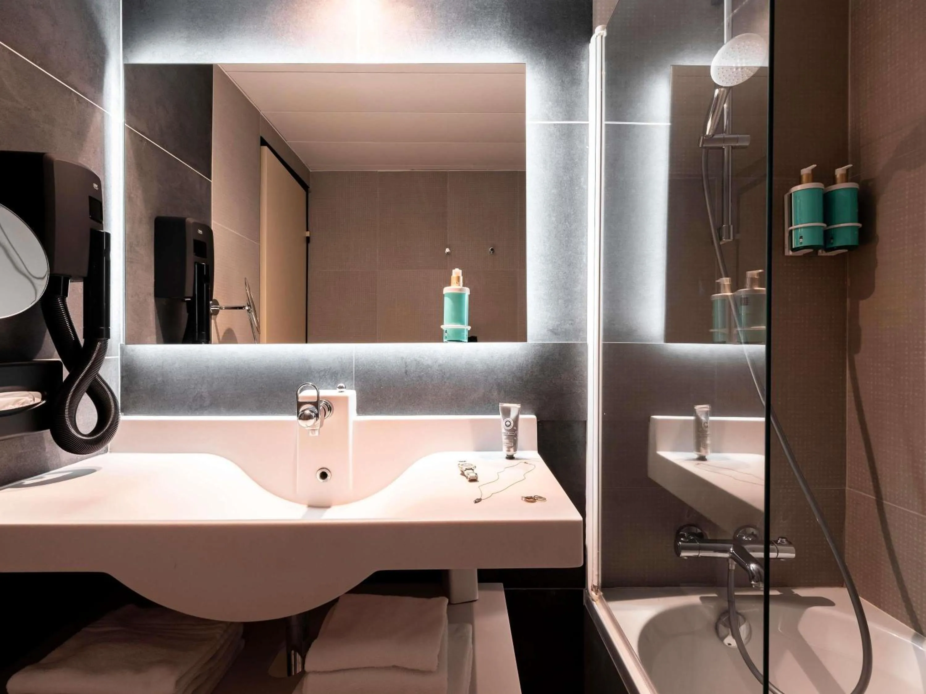 Bedroom in Novotel Belfort Centre Atria