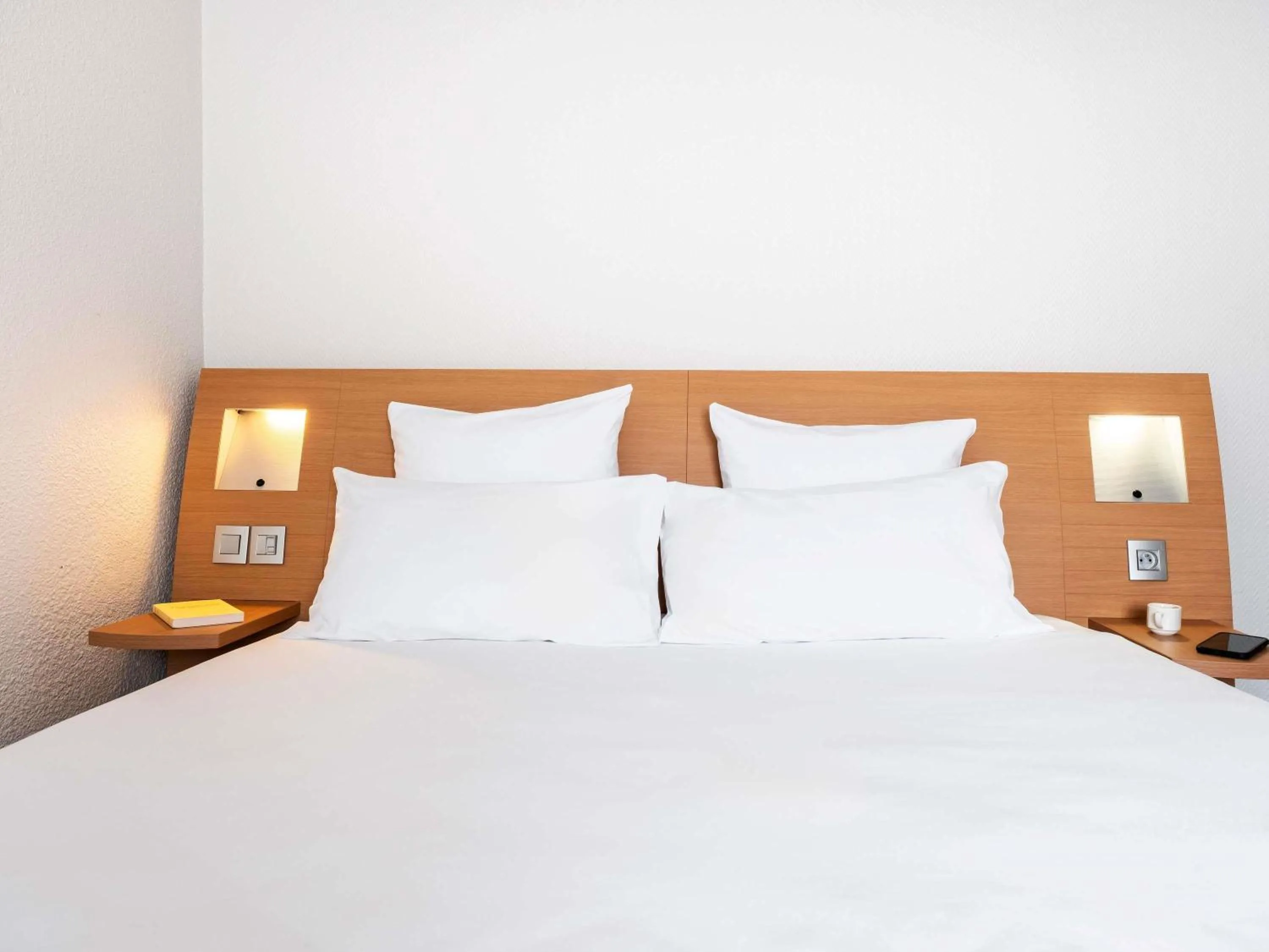 Bedroom, Bed in Novotel Belfort Centre Atria