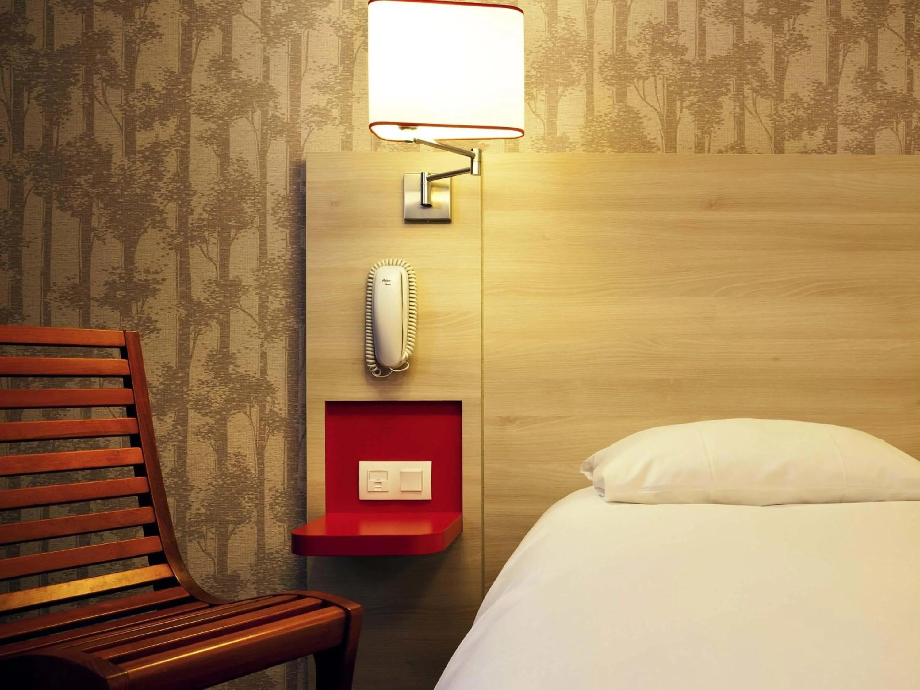 Bedroom, Bed in ibis Styles Ouistreham