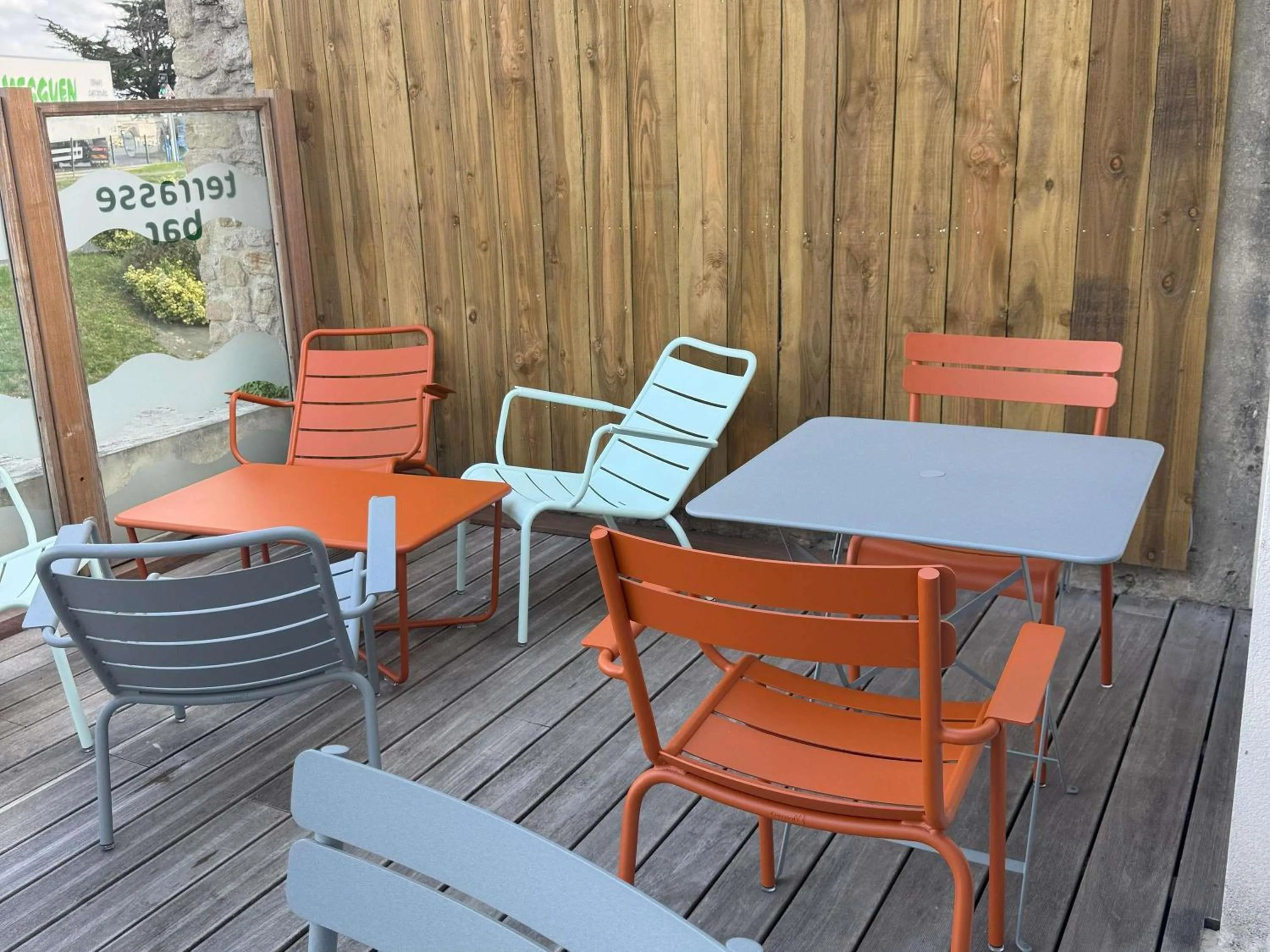 Lounge or bar in ibis Styles Ouistreham