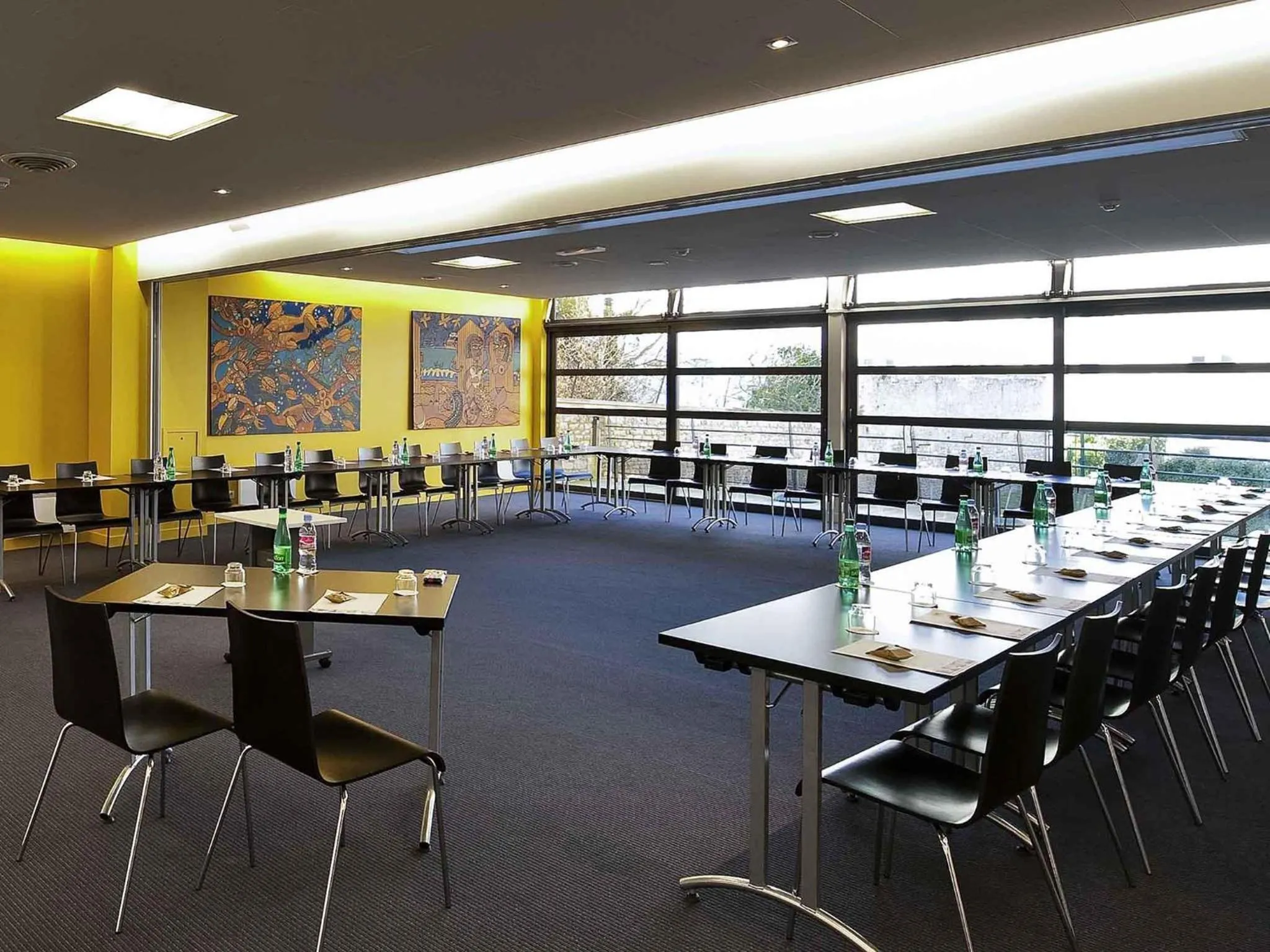 Meeting/conference room in ibis Styles Ouistreham