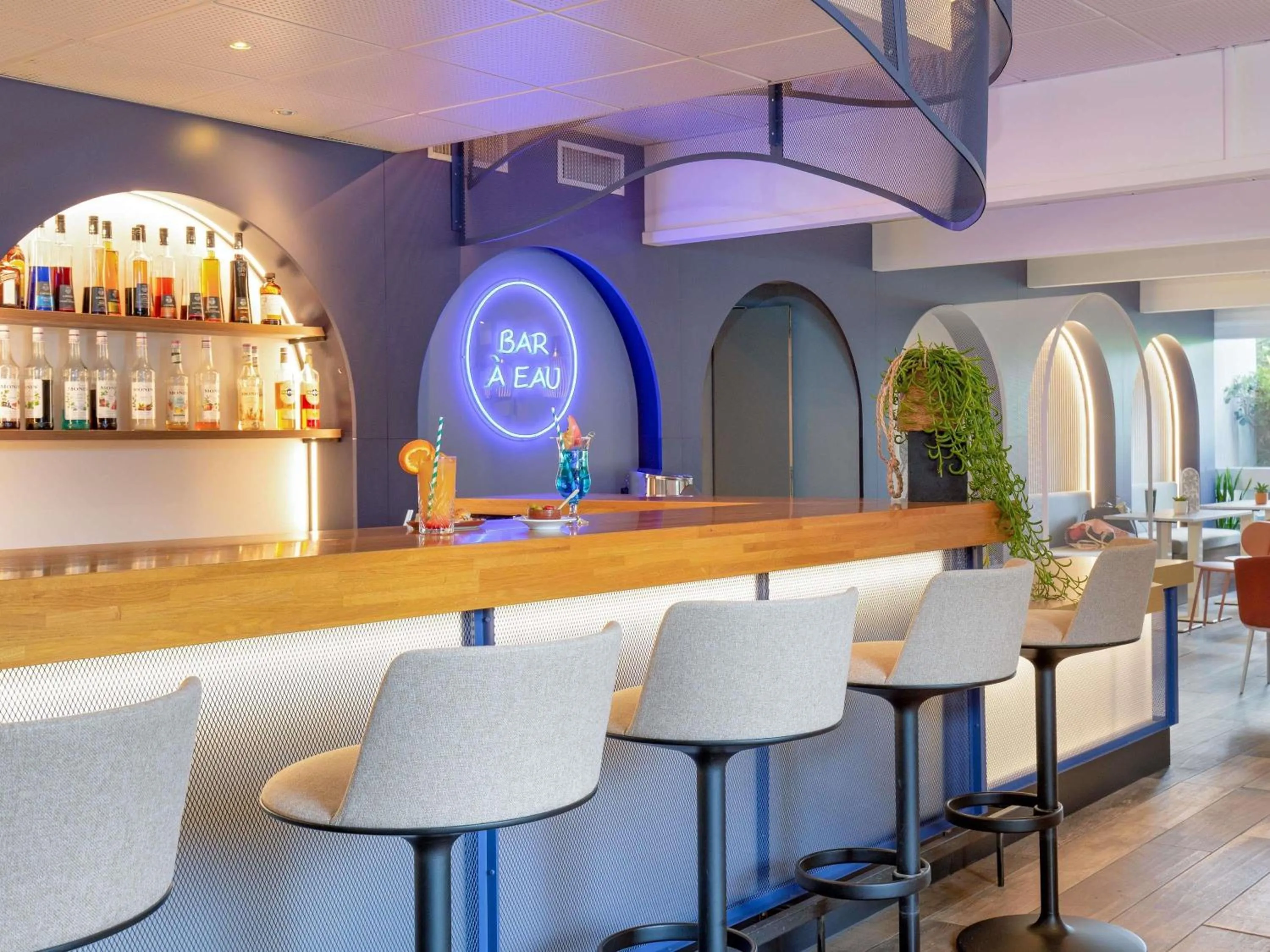 Lounge or bar in Novotel Aix-en-Provence Pont de L'Arc