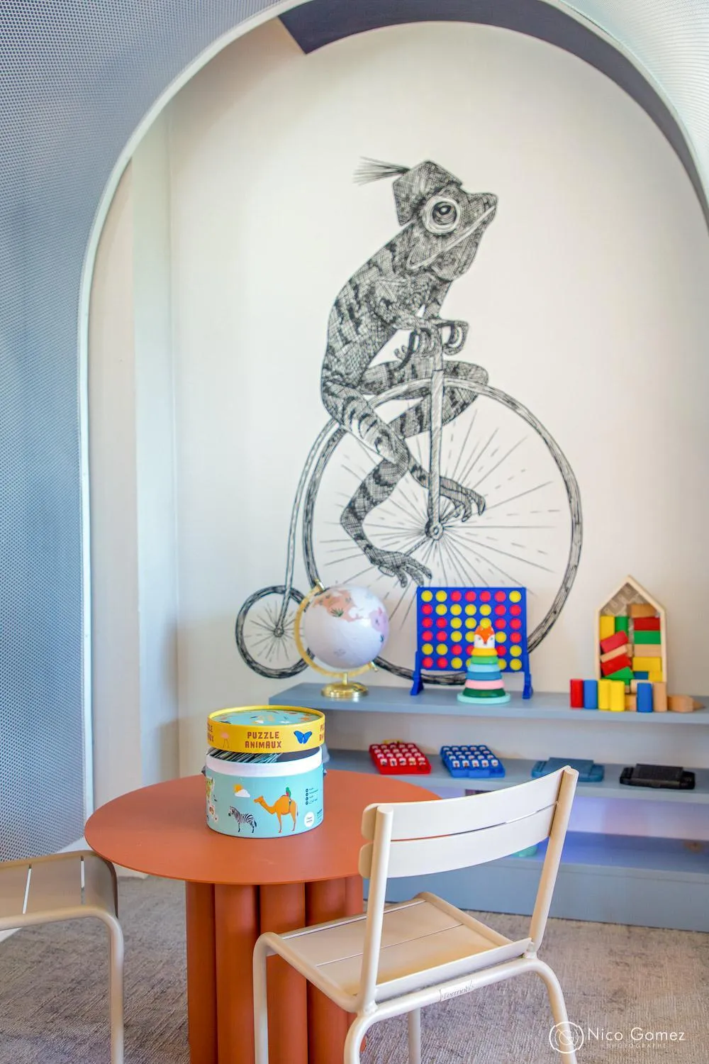 young children in Novotel Aix-en-Provence Pont de L'Arc