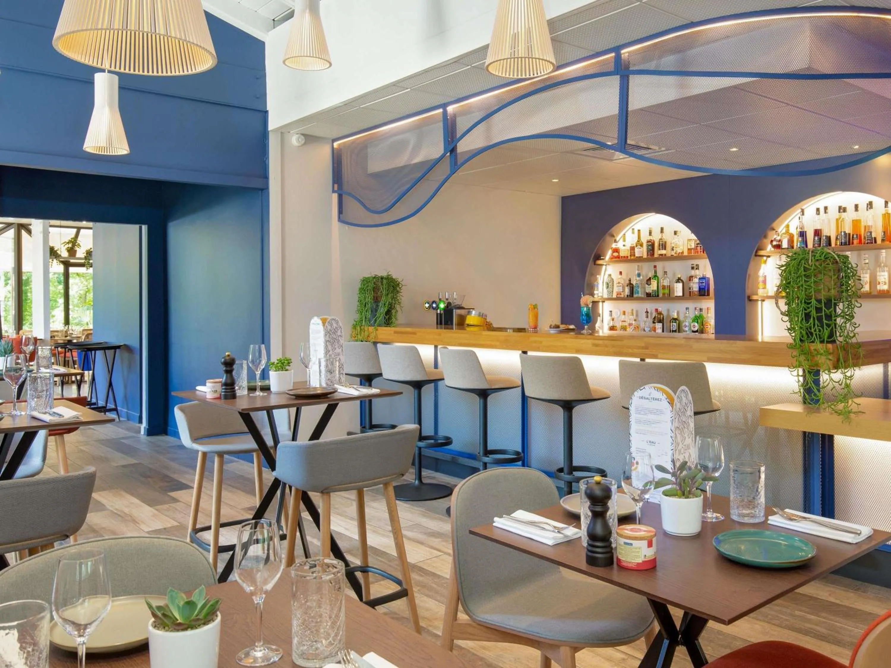 Property building in Novotel Aix-en-Provence Pont de L'Arc