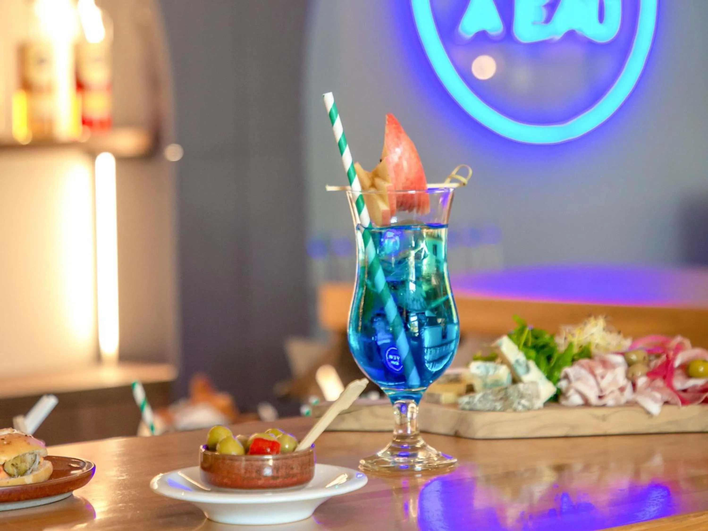 Lounge or bar in Novotel Aix-en-Provence Pont de L'Arc