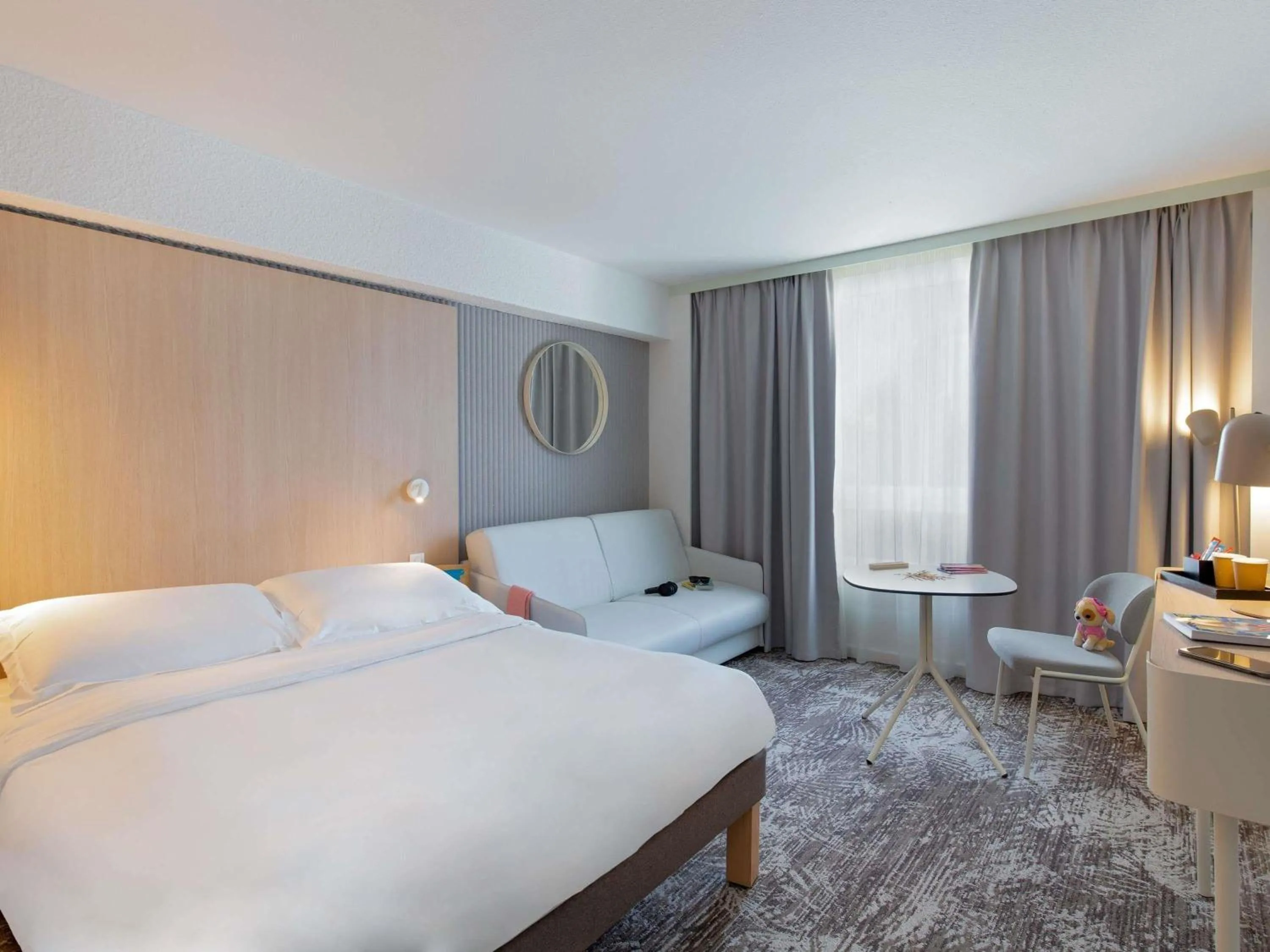 Bedroom, Bed in Novotel Aix-en-Provence Pont de L'Arc