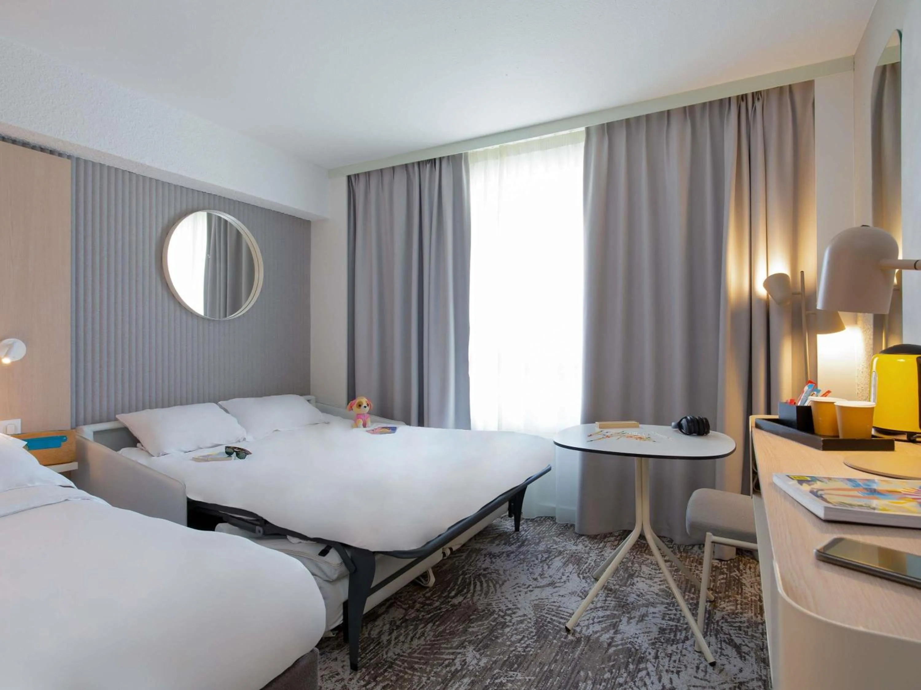 Bedroom, Bed in Novotel Aix-en-Provence Pont de L'Arc