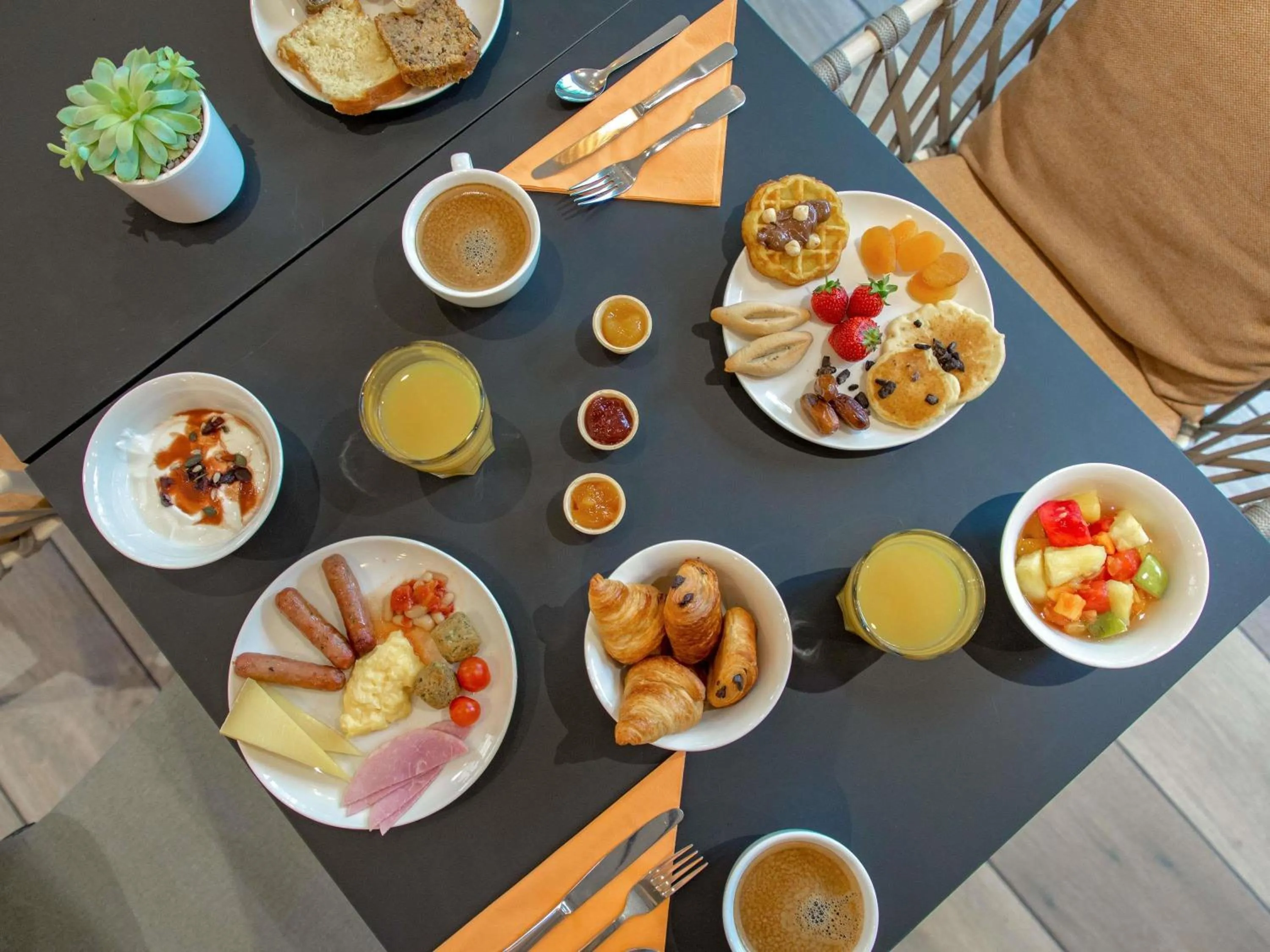 Breakfast in Novotel Aix-en-Provence Pont de L'Arc