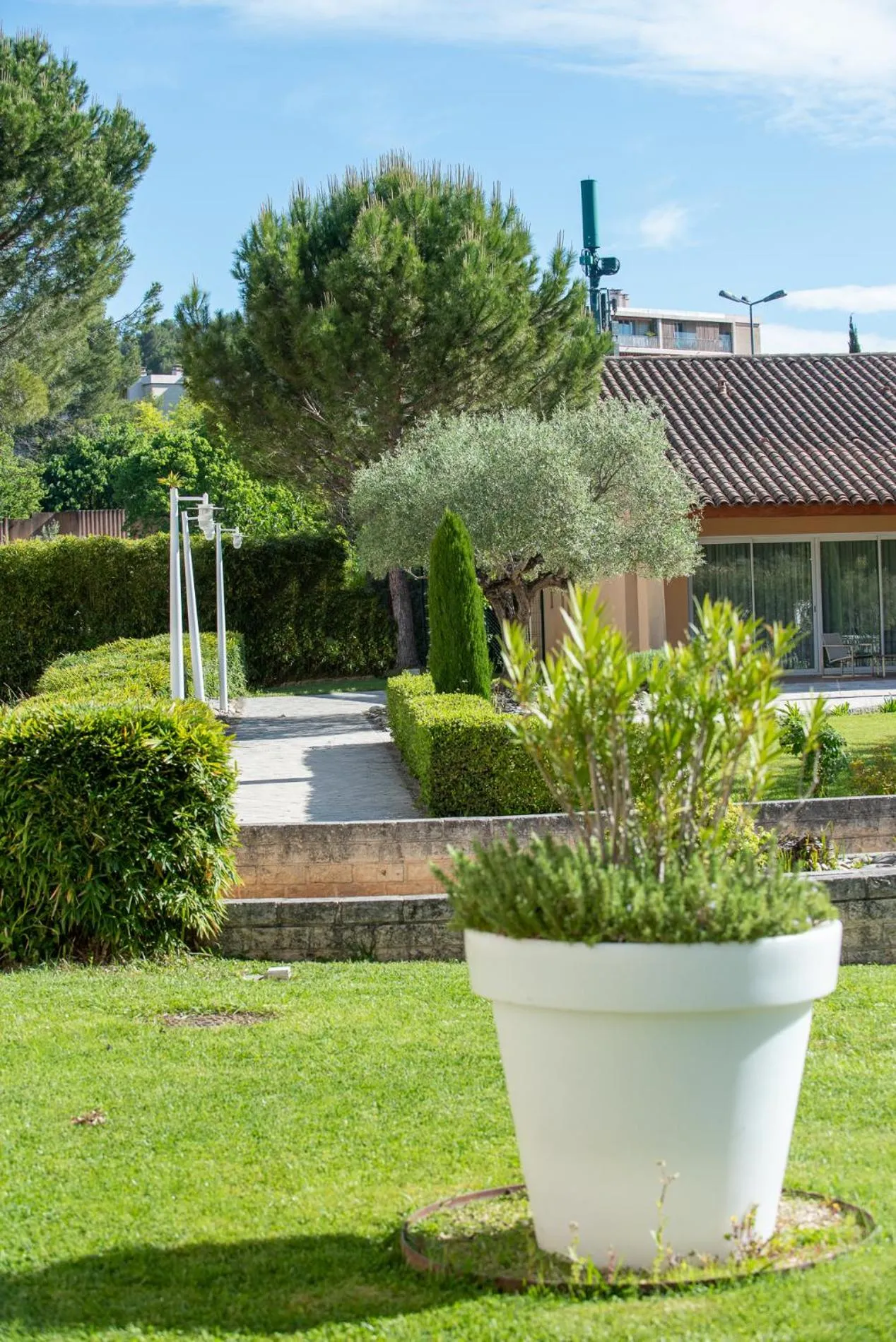 Garden in Novotel Aix-en-Provence Pont de L'Arc