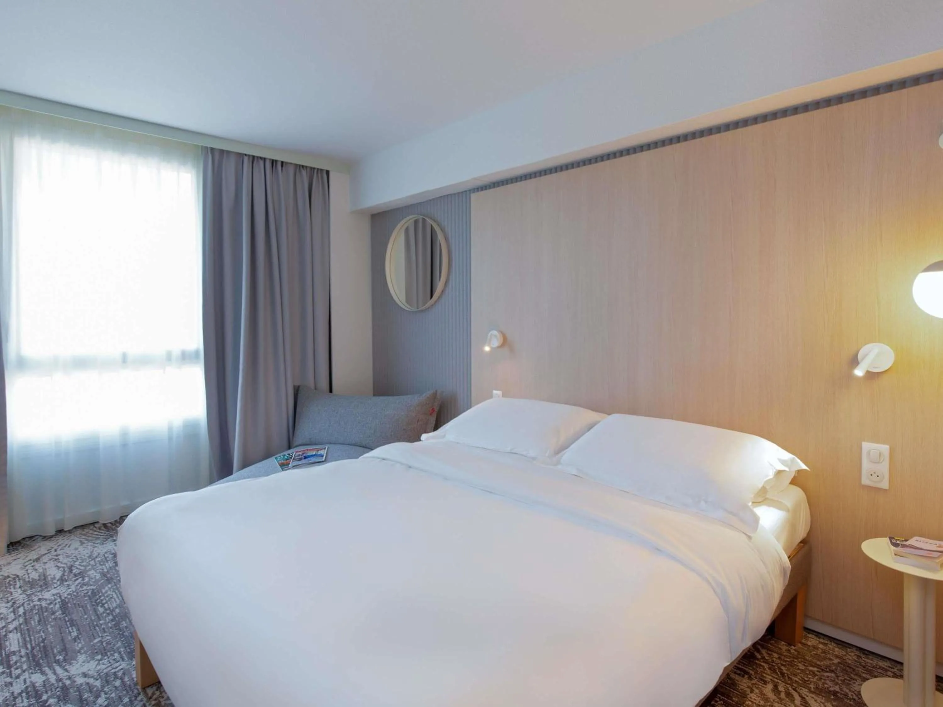 Bedroom, Bed in Novotel Aix-en-Provence Pont de L'Arc