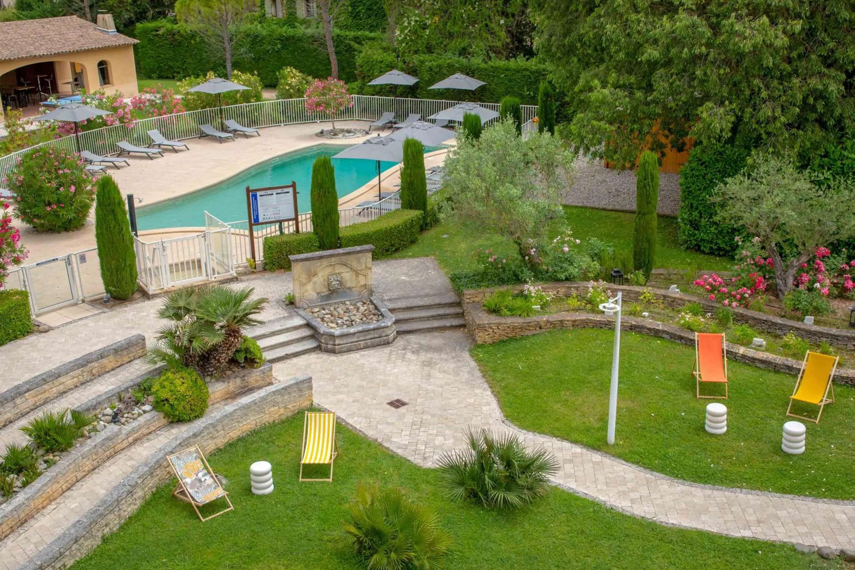 Swimming pool in Novotel Aix-en-Provence Pont de L'Arc