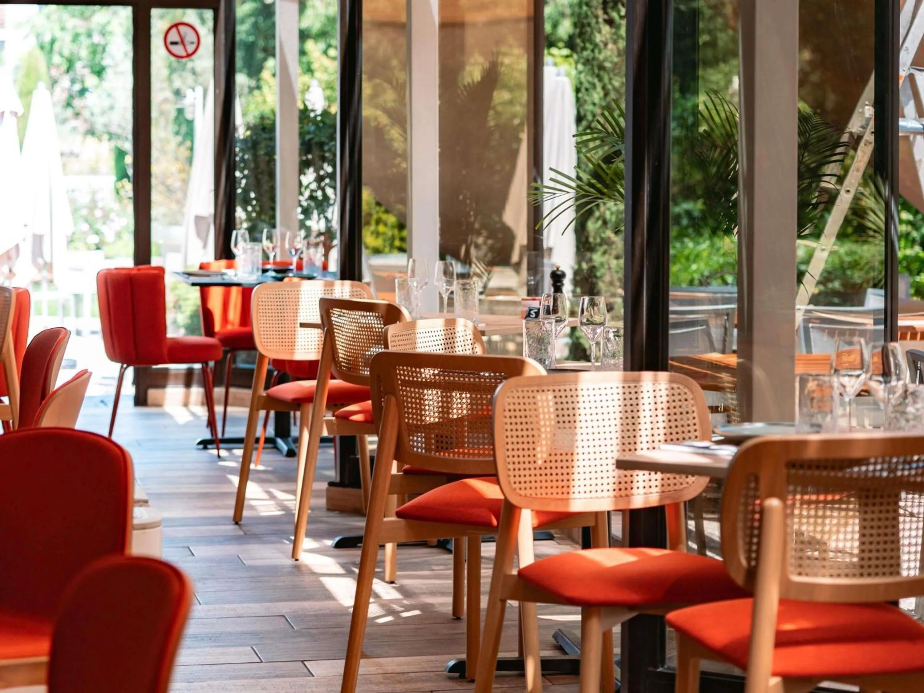 Restaurant/places to eat in Novotel Aix-en-Provence Pont de L'Arc