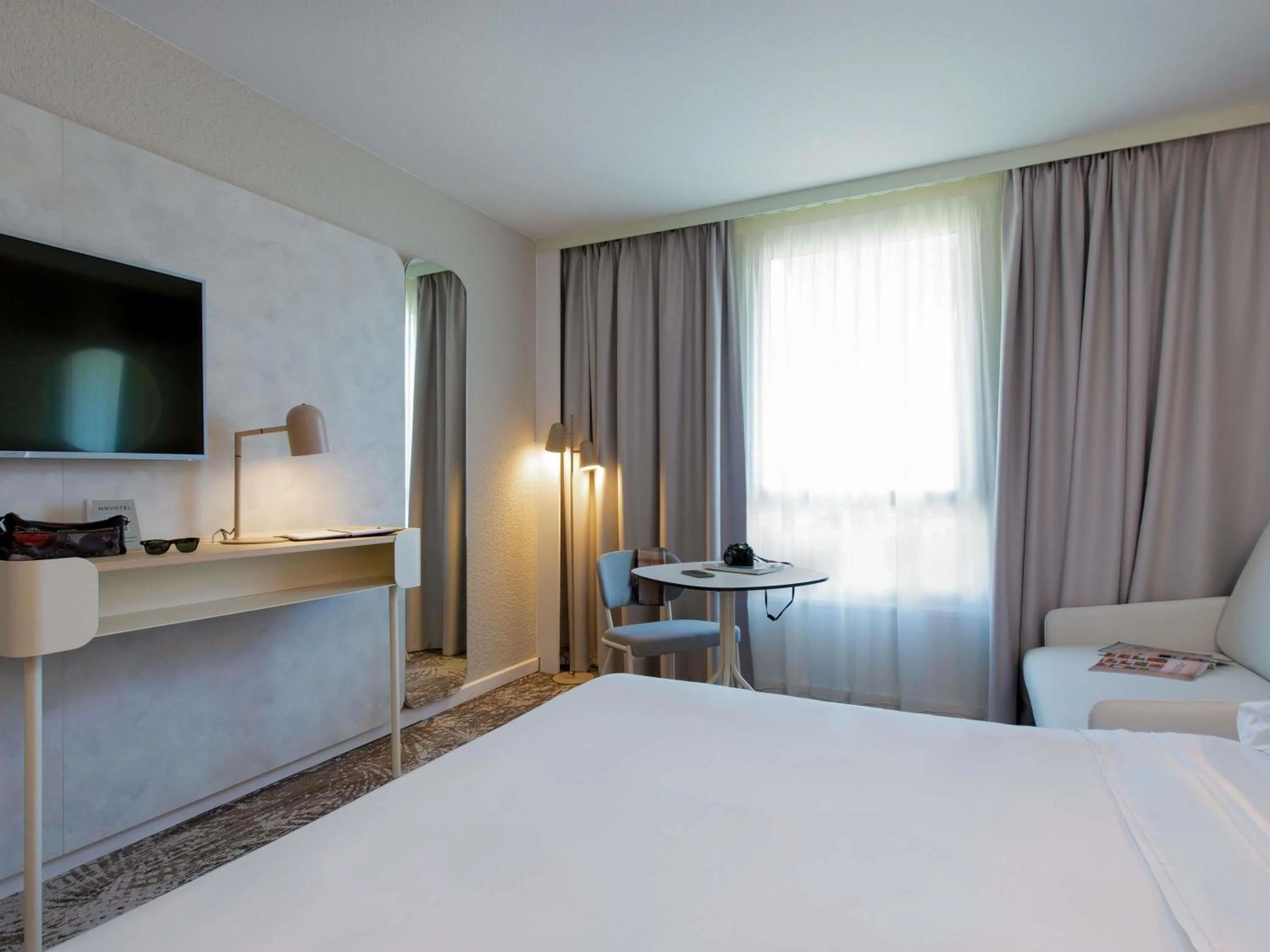 Bedroom, Bed in Novotel Aix-en-Provence Pont de L'Arc