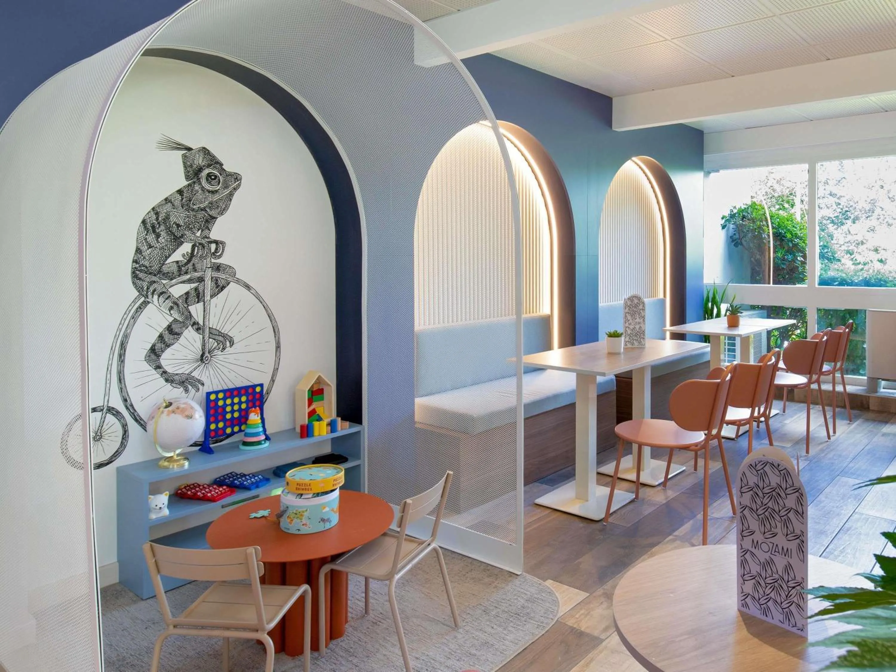 Property building in Novotel Aix-en-Provence Pont de L'Arc