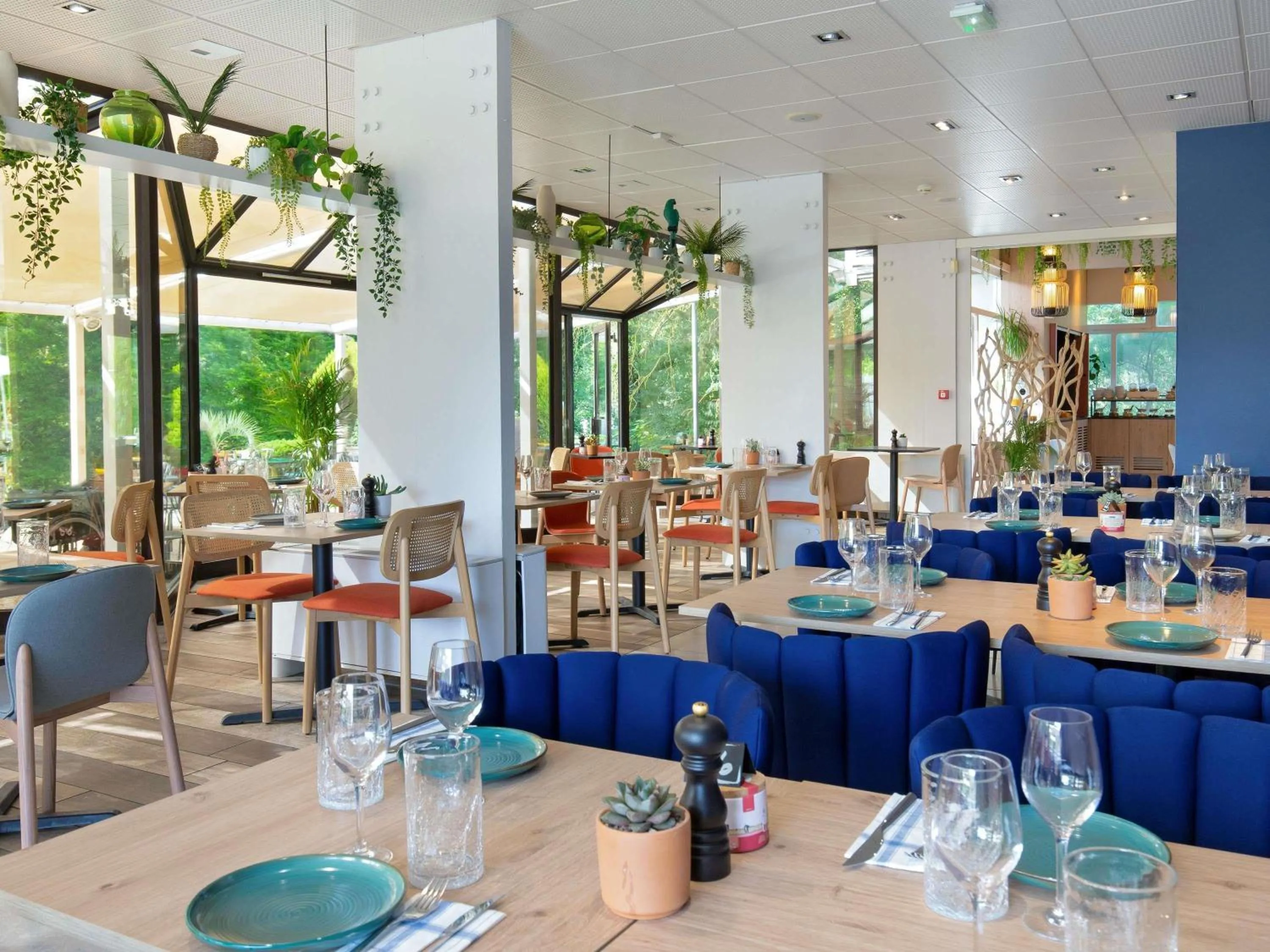 Restaurant/places to eat in Novotel Aix-en-Provence Pont de L'Arc
