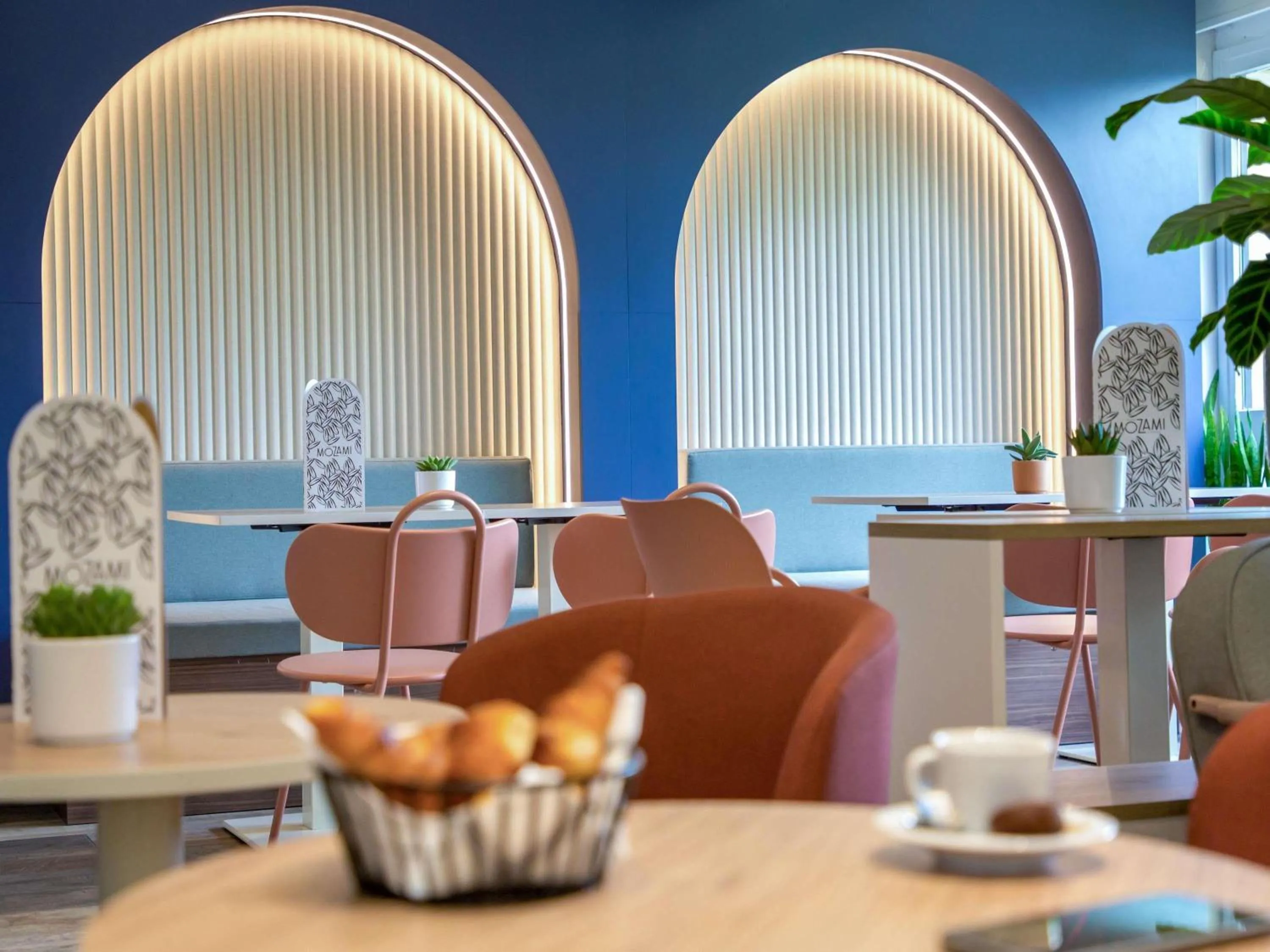 Property building in Novotel Aix-en-Provence Pont de L'Arc