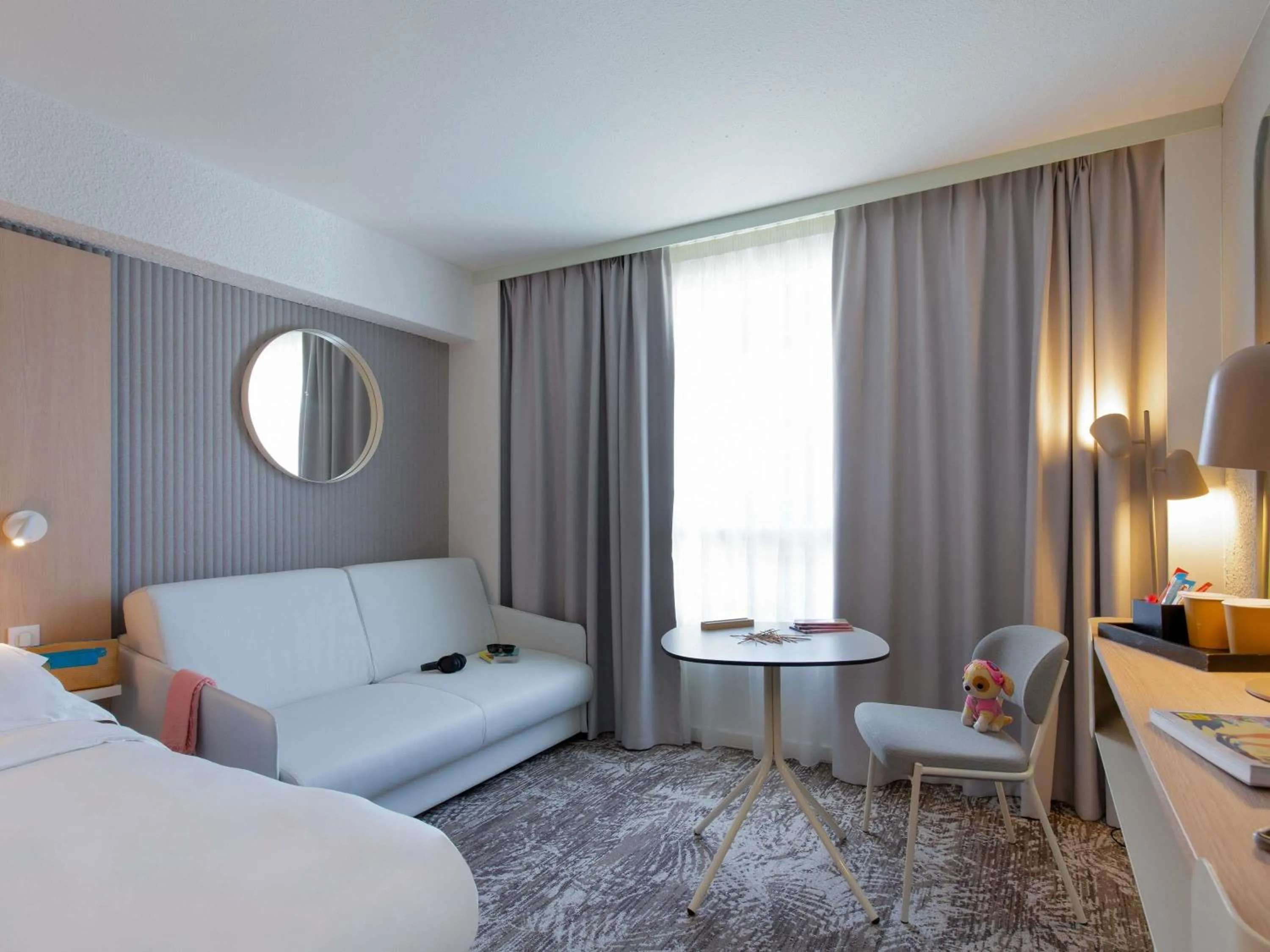 Bedroom, Bed in Novotel Aix-en-Provence Pont de L'Arc