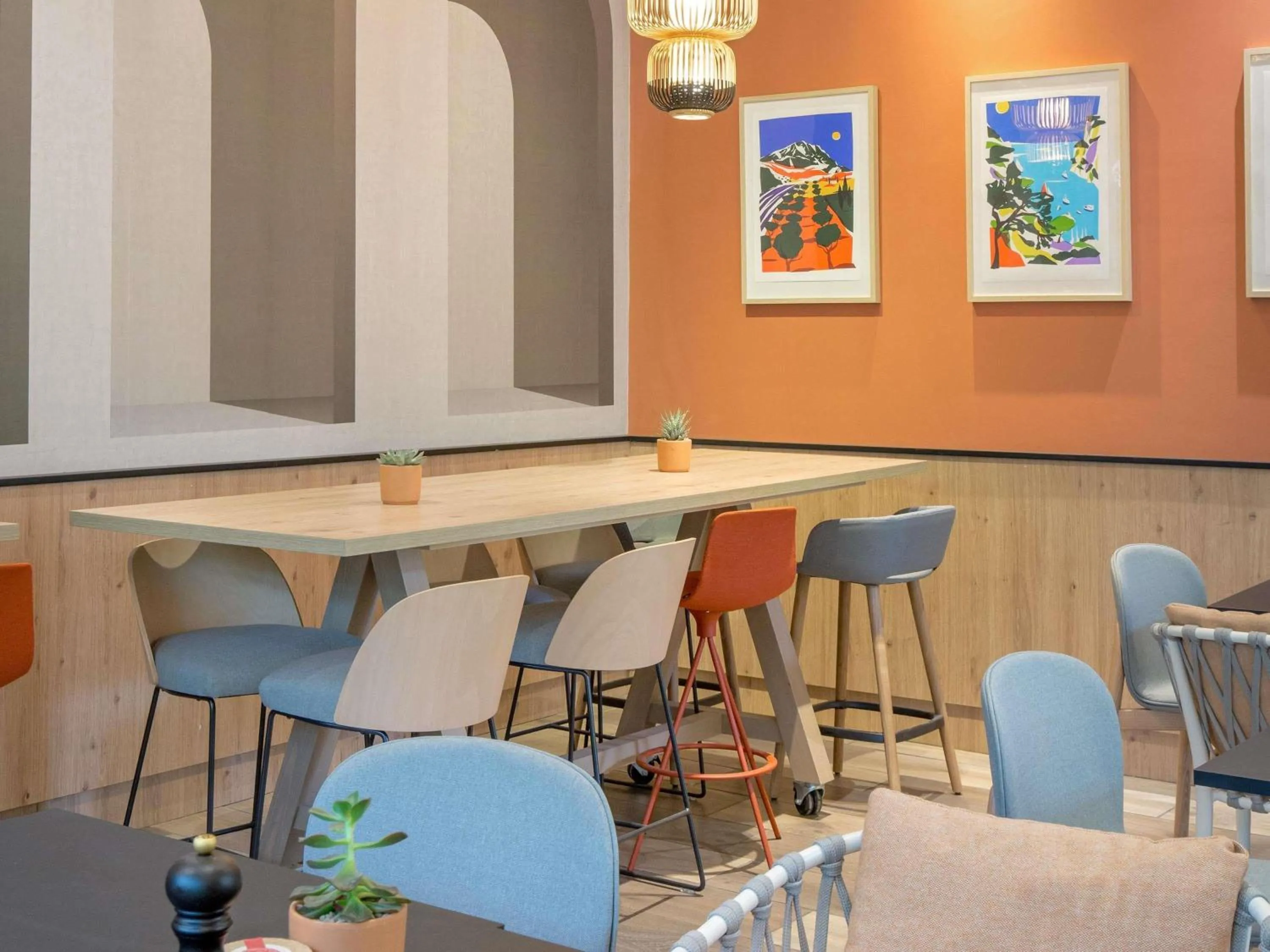 Restaurant/places to eat in Novotel Aix-en-Provence Pont de L'Arc