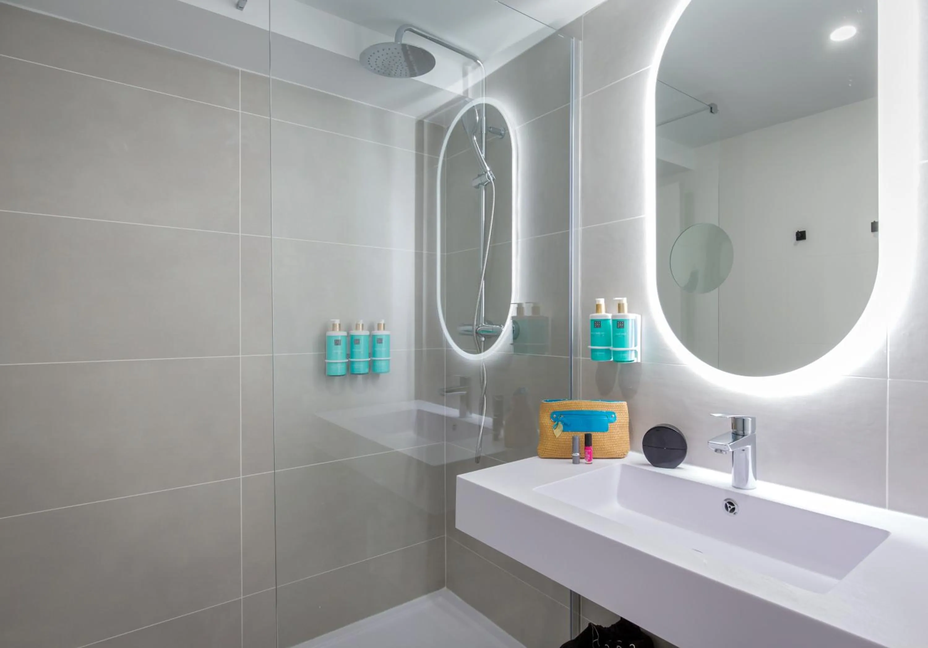 Bathroom in Novotel Aix-en-Provence Pont de L'Arc