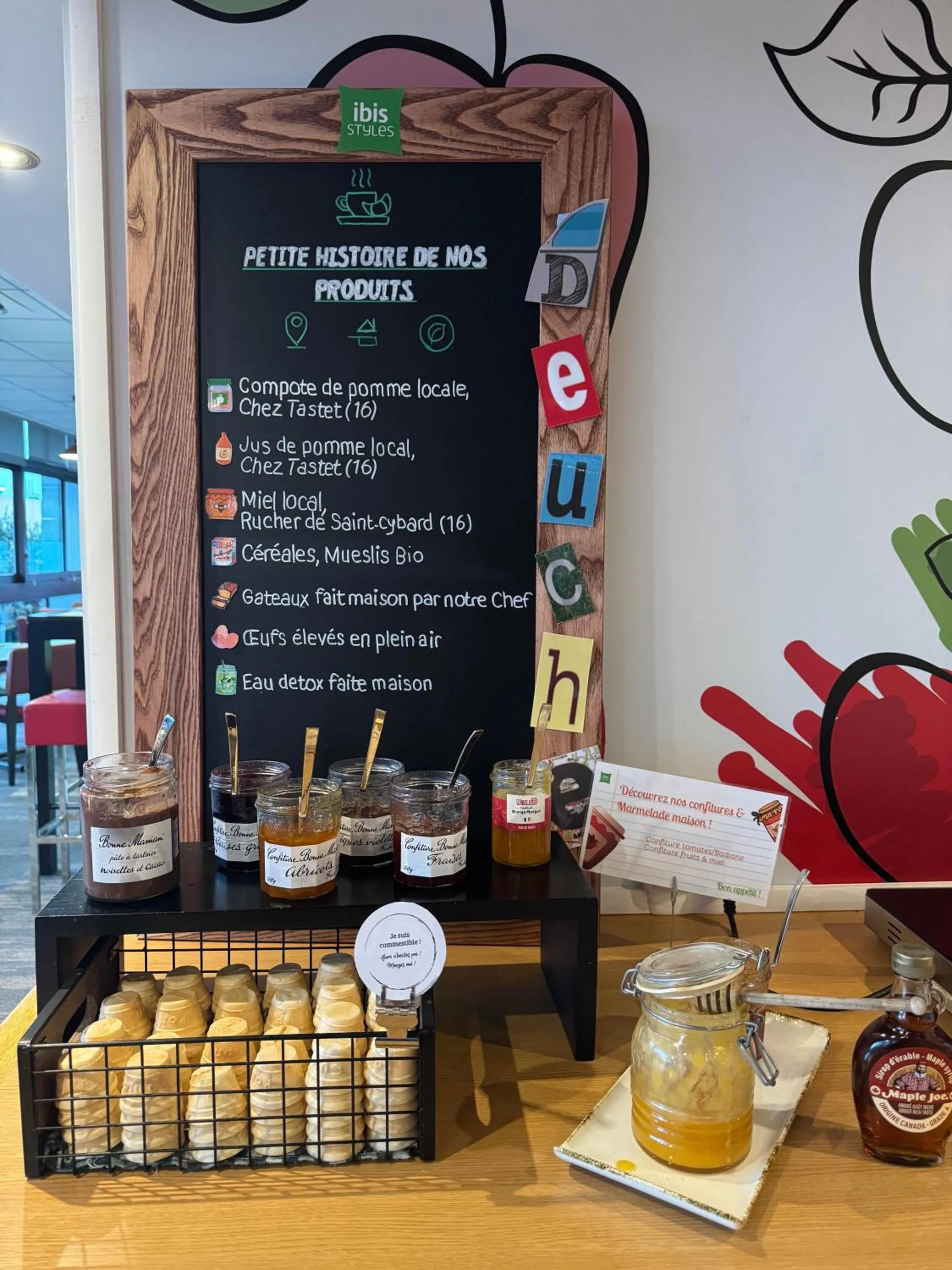 Buffet breakfast in ibis Styles Angoulême Nord - hôtel restaurant