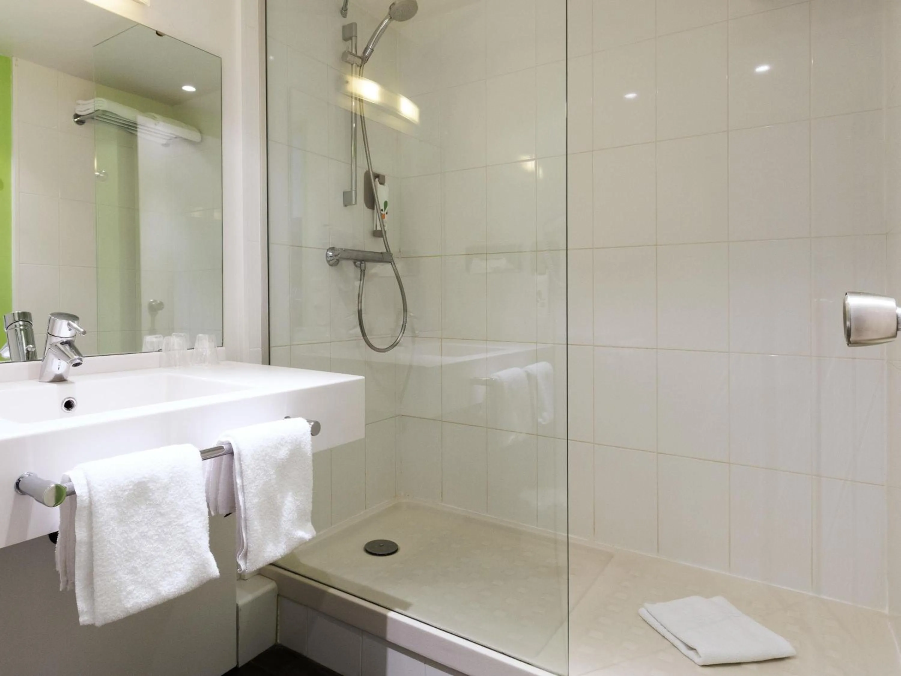 Bedroom in ibis Styles Angoulême Nord - hôtel restaurant