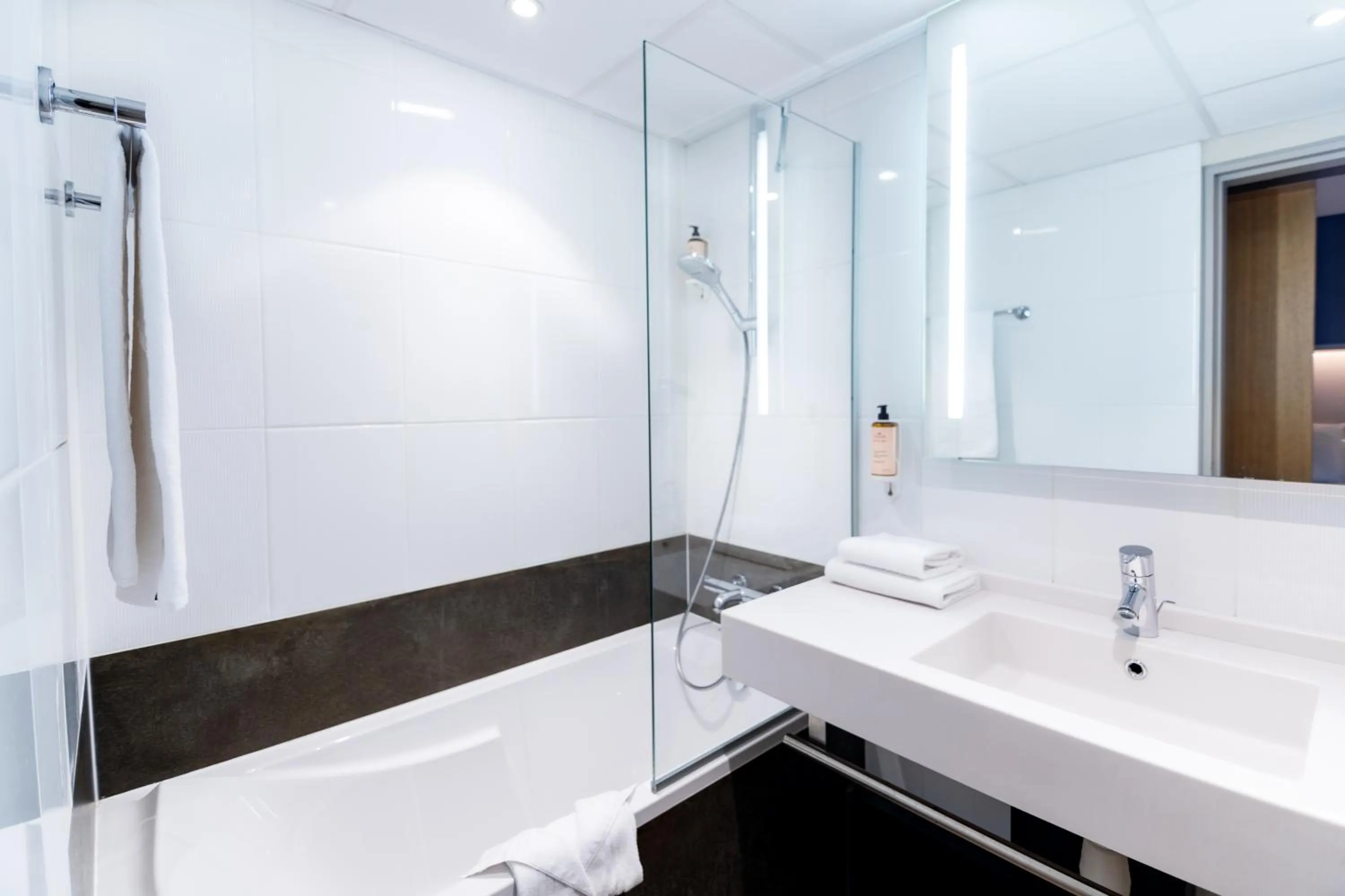 Bathroom in Mercure Colmar Centre Unterlinden