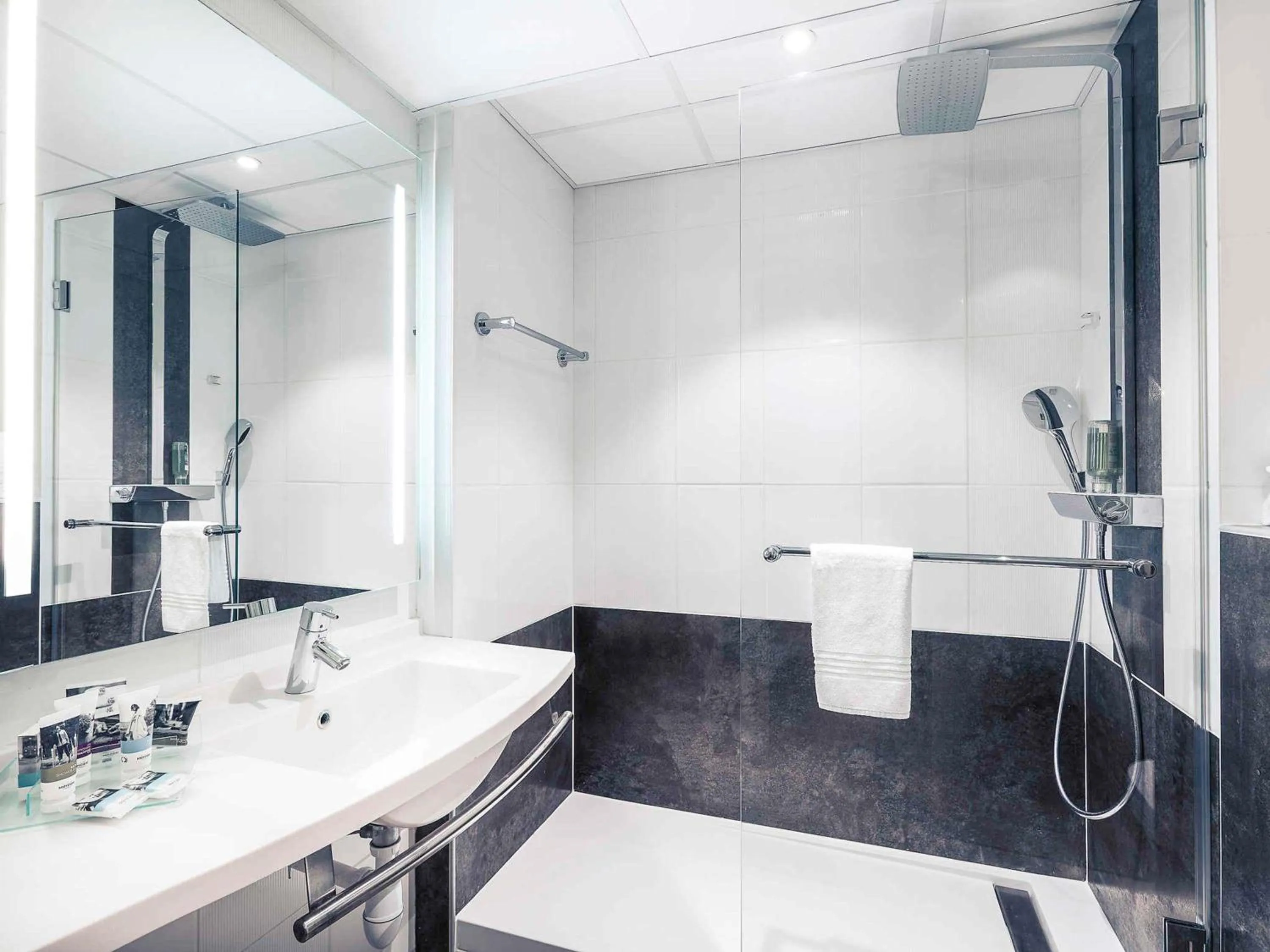 Bedroom in Mercure Colmar Centre Unterlinden