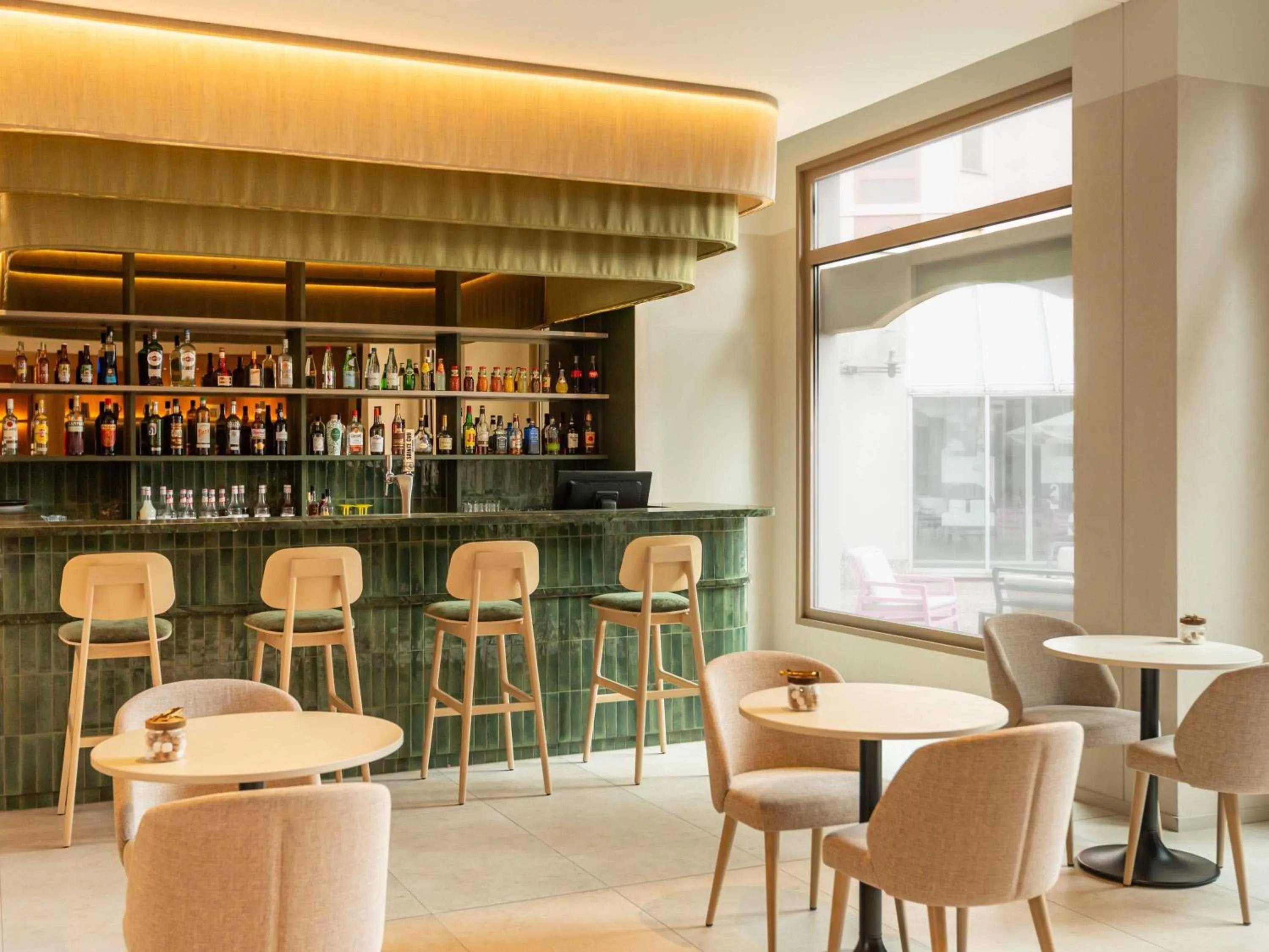 Lounge or bar in Mercure Colmar Centre Unterlinden